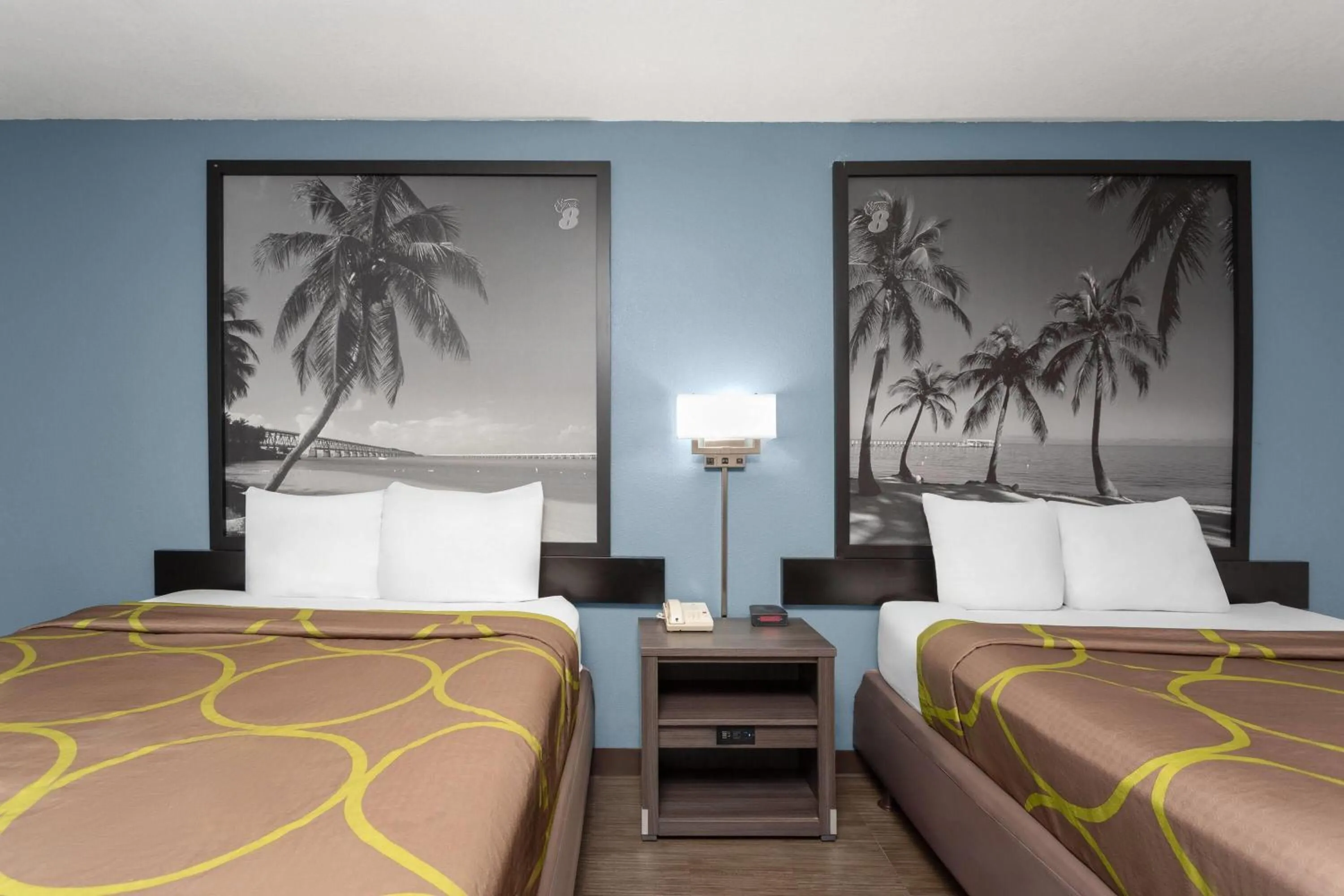 Photo of the whole room, Bed in Super 8 Motel by Wyndham near Fort Lauderdale Arpt