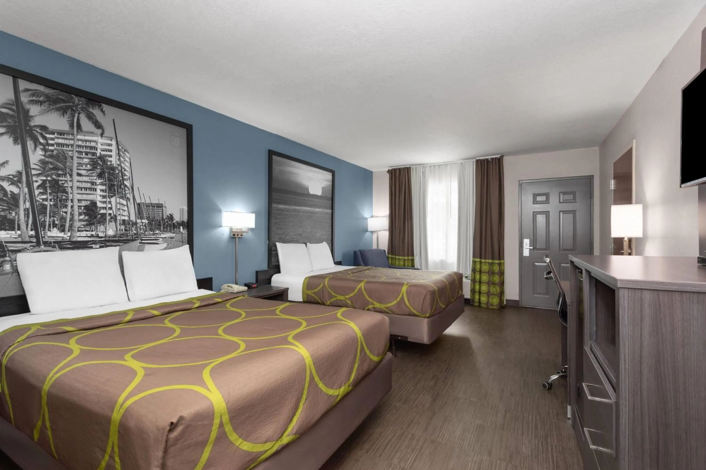 Photo of the whole room, Bed in Super 8 Motel by Wyndham near Fort Lauderdale Arpt