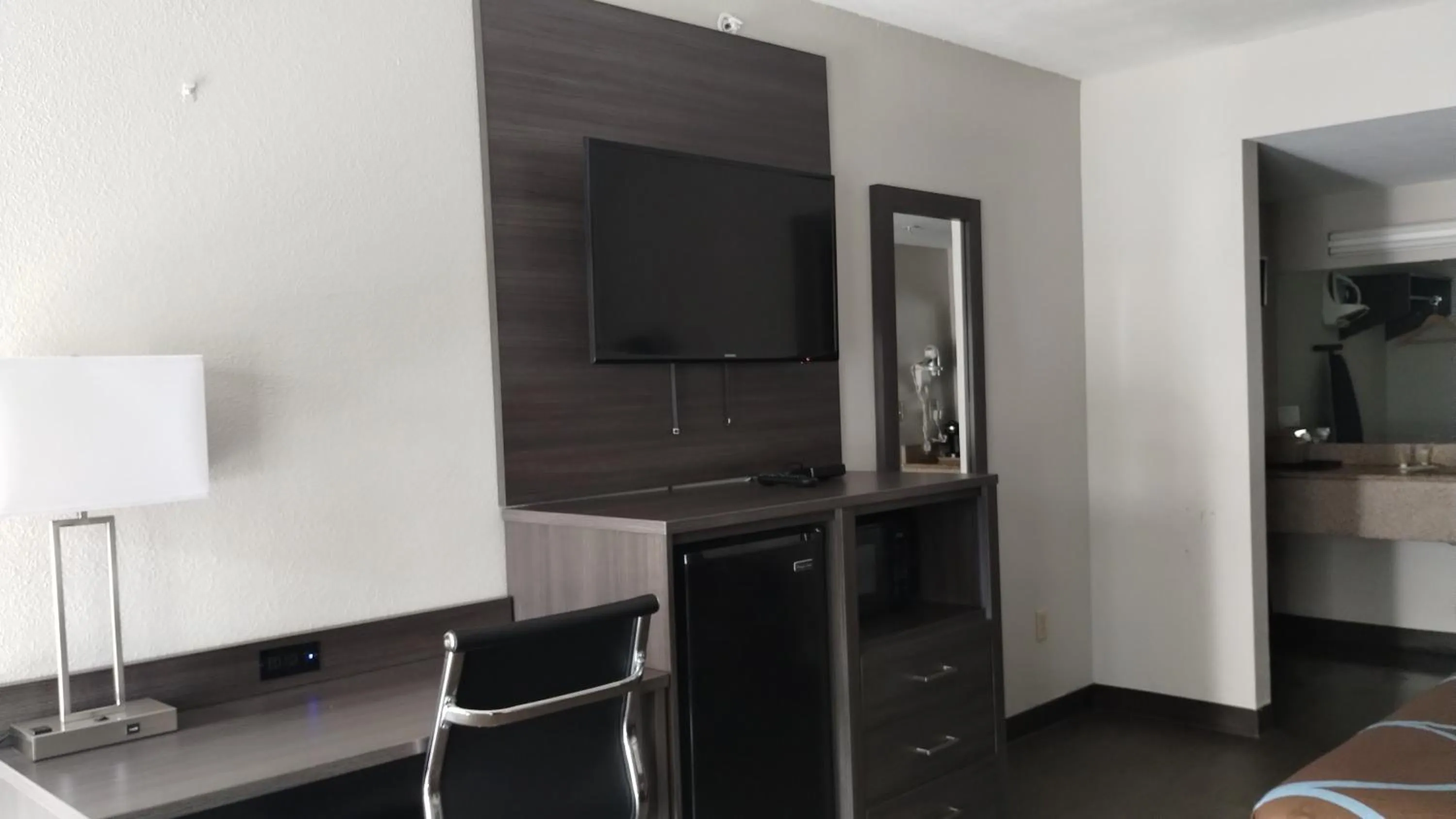 TV and multimedia in Super 8 Motel by Wyndham near Fort Lauderdale Arpt