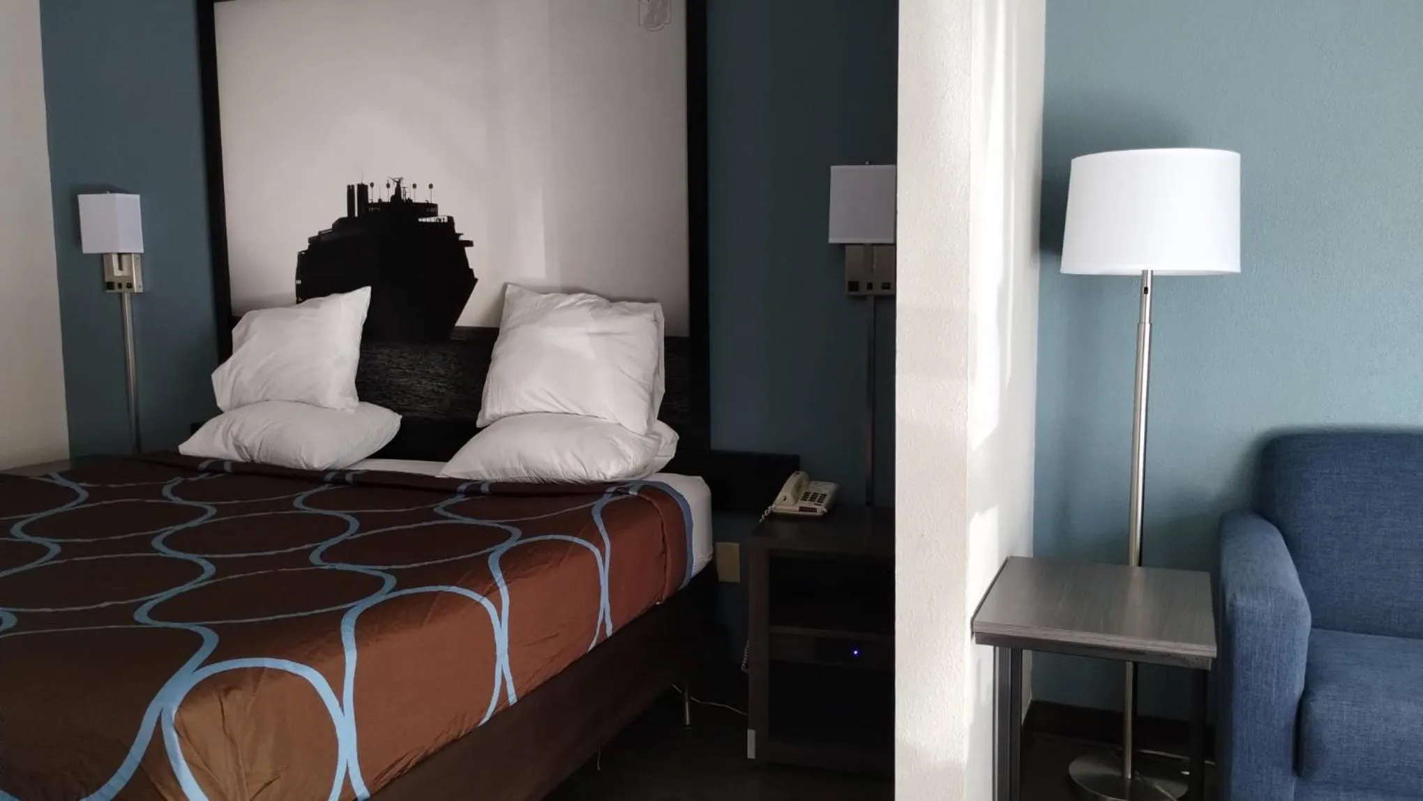 Bedroom, Bed in Super 8 Motel by Wyndham near Fort Lauderdale Arpt