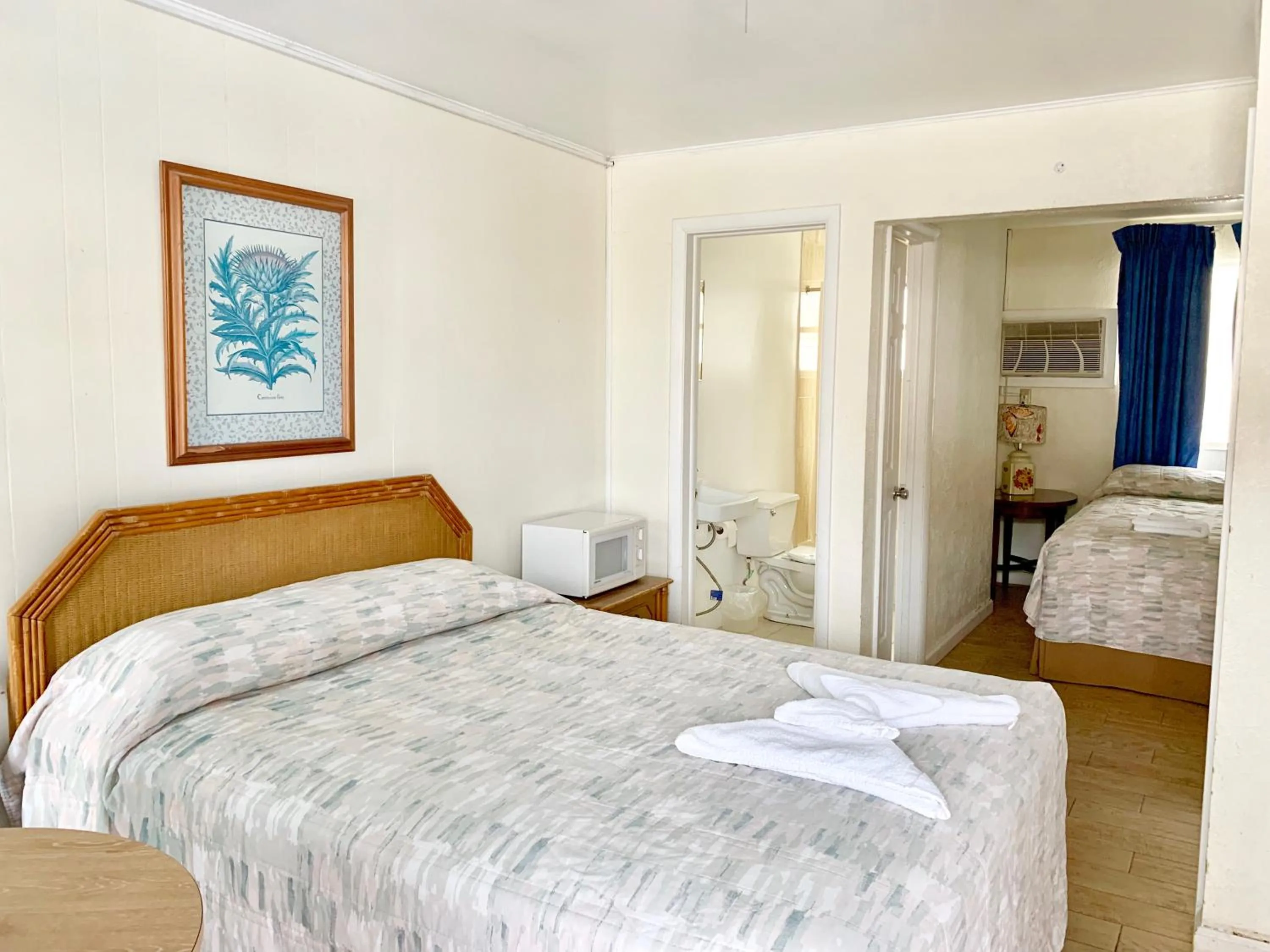 Bed in White Caps Motel