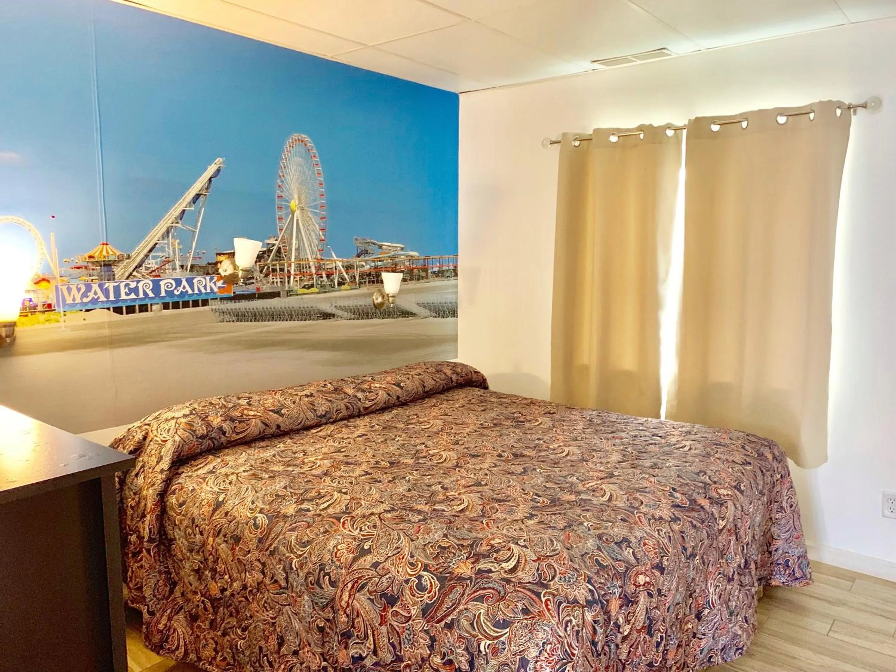 Bed in White Caps Motel