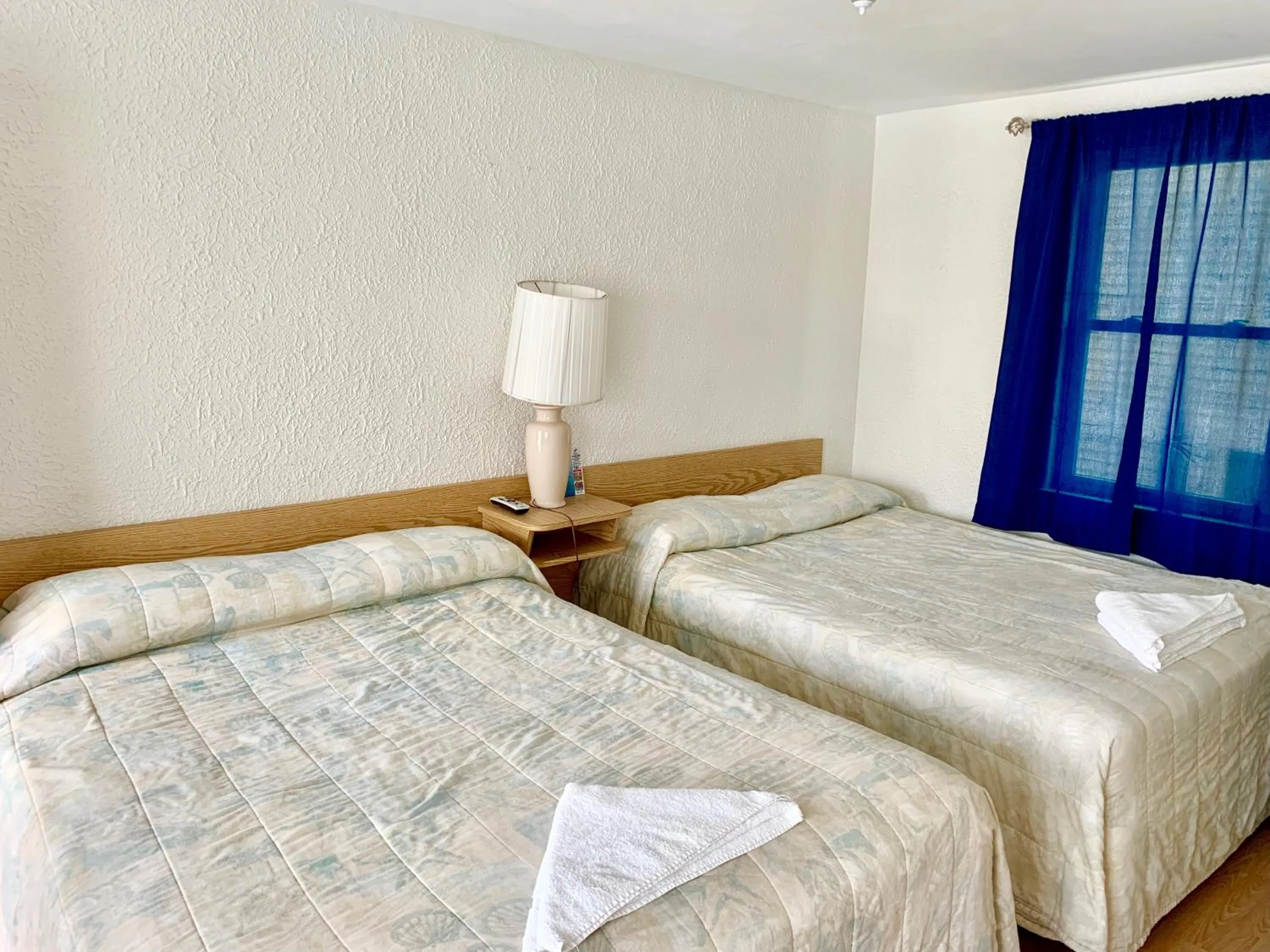 Bed in White Caps Motel