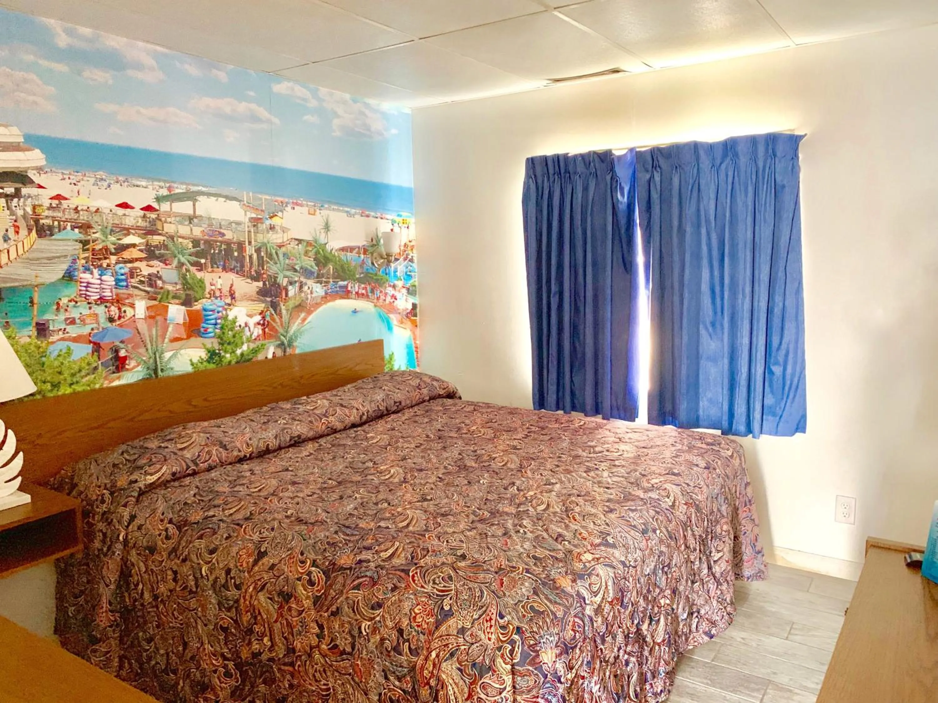 Bed in White Caps Motel