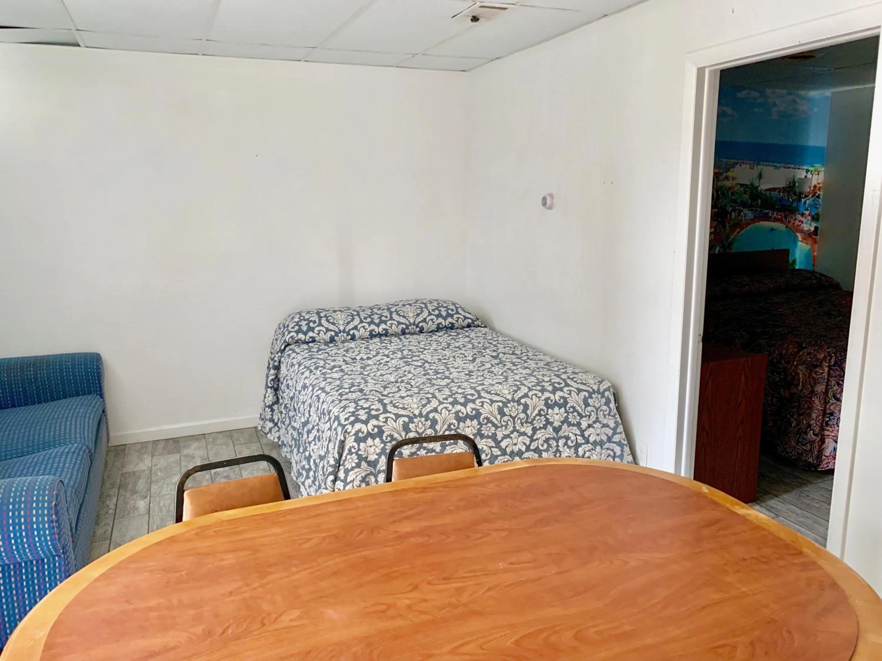 Bed in White Caps Motel