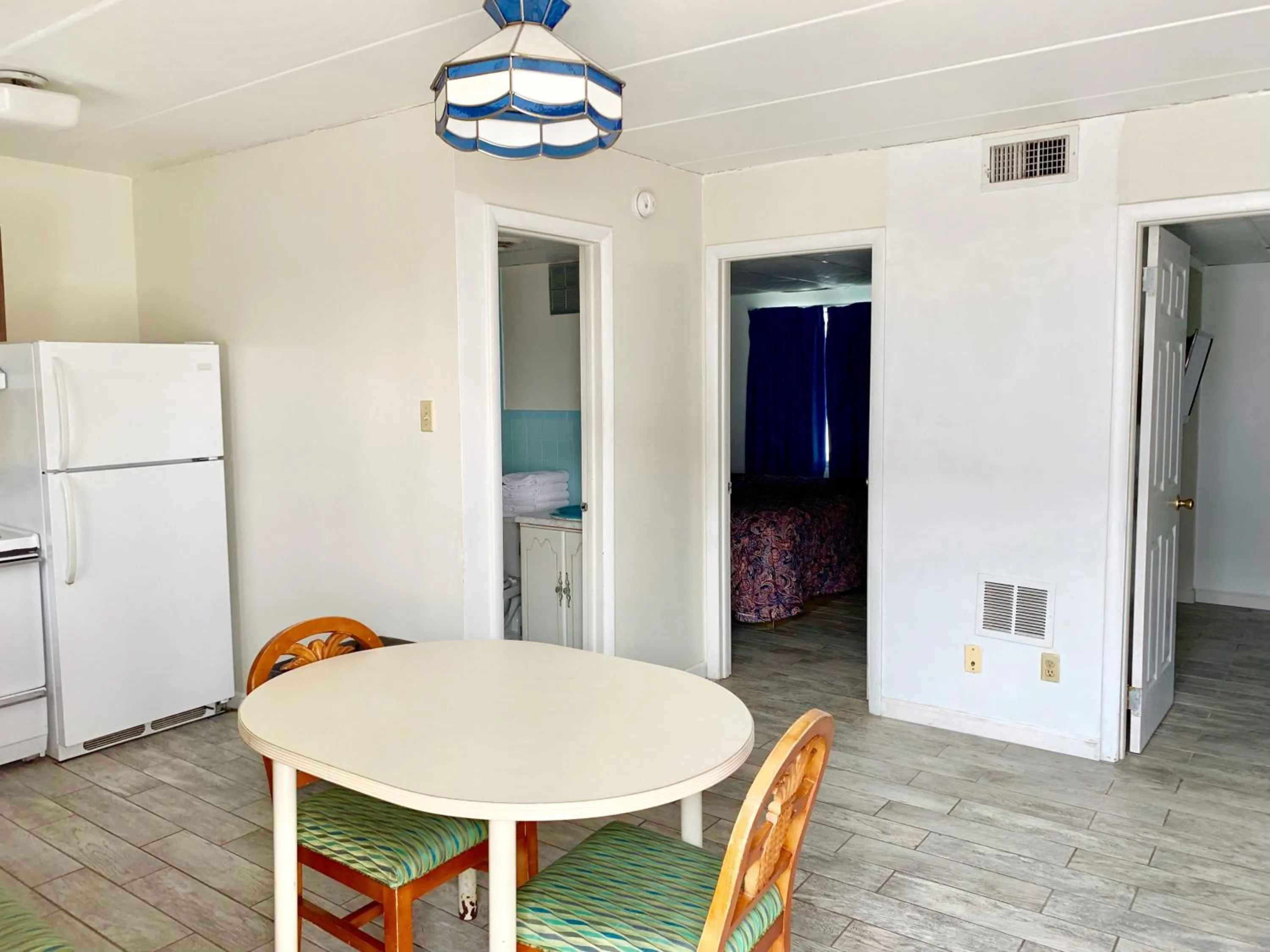 Seating area in White Caps Motel