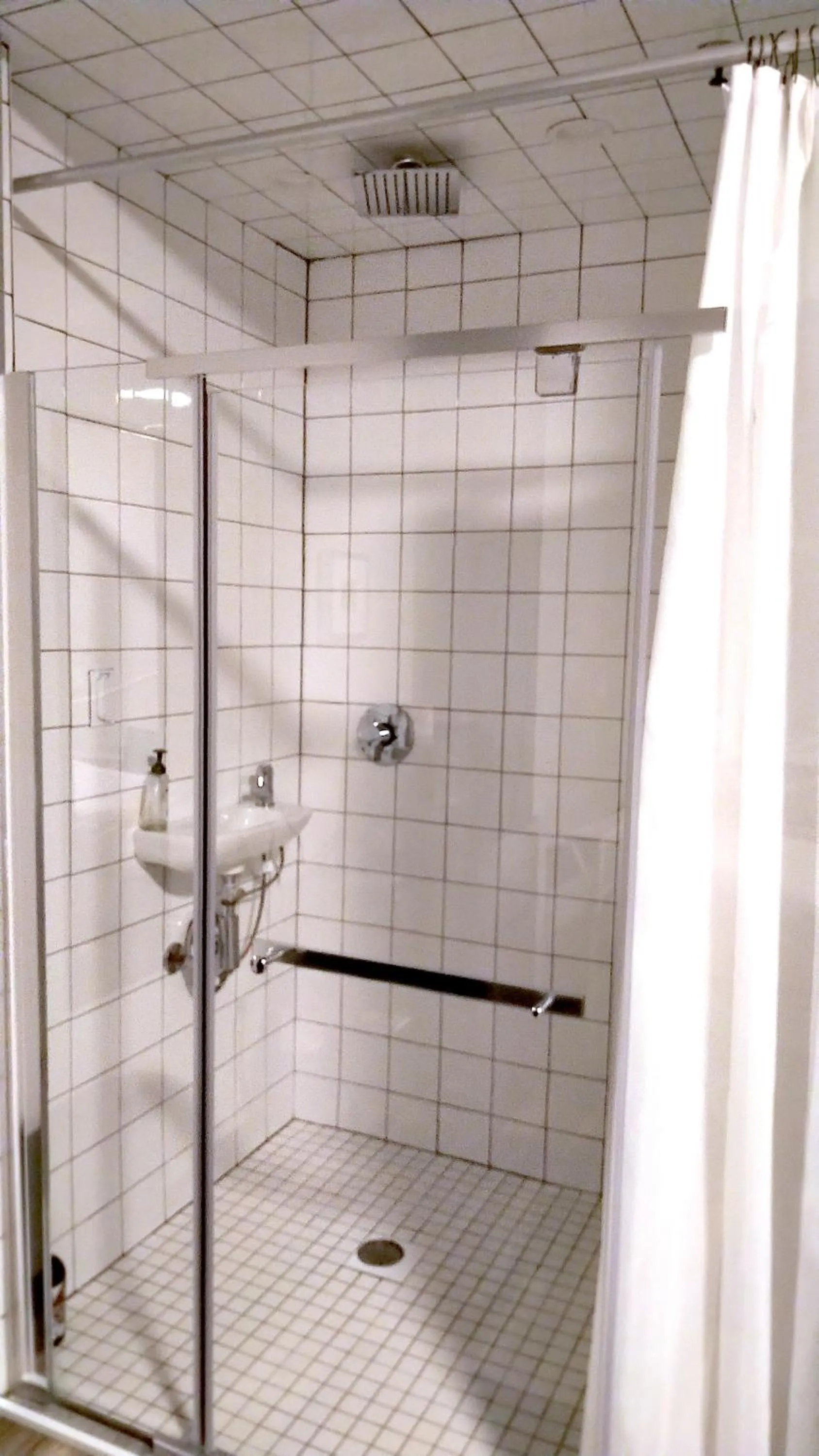 Shower in Queen Nest Hotel