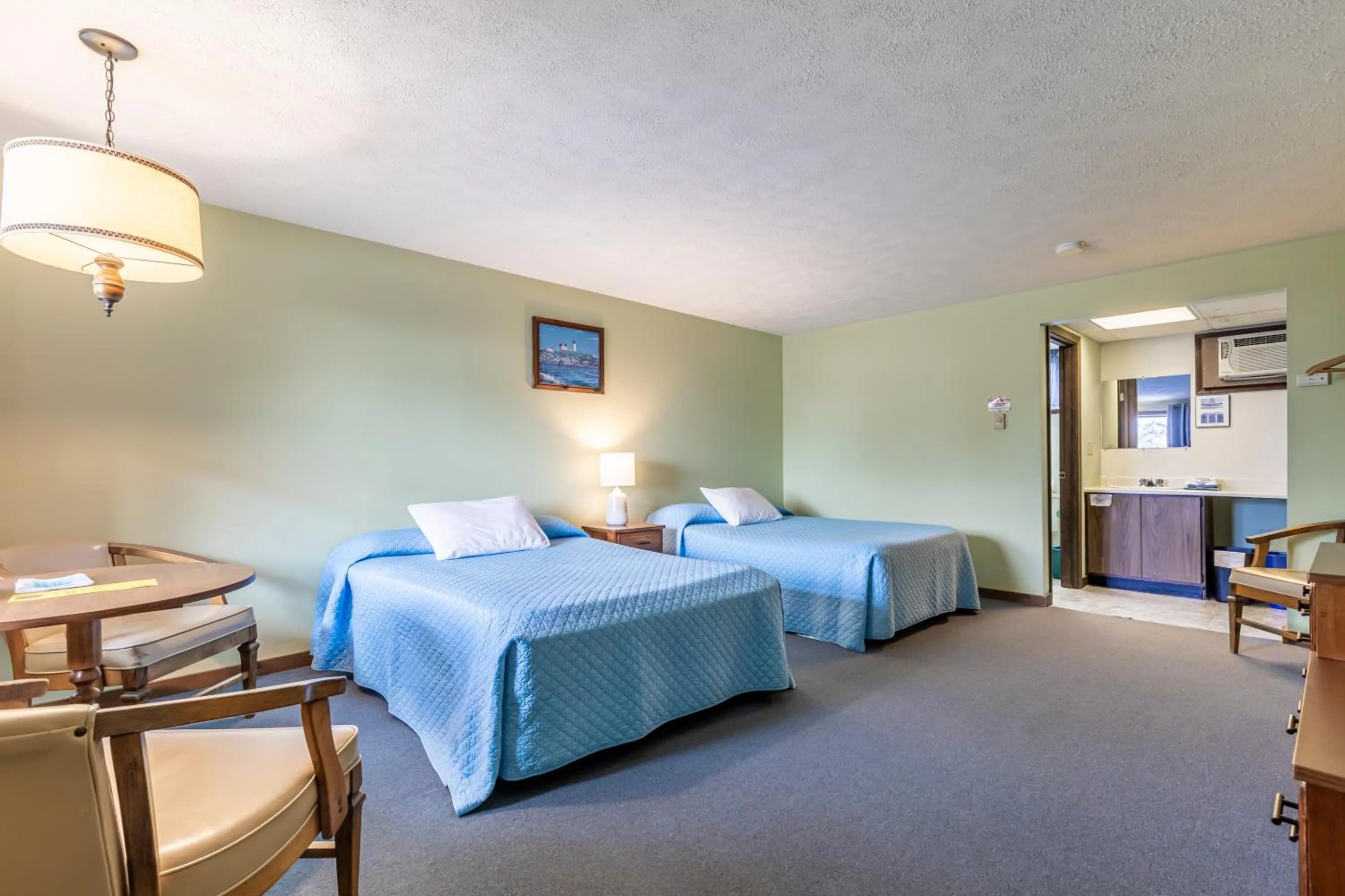 Bed in Inn Between the Beaches & Villager