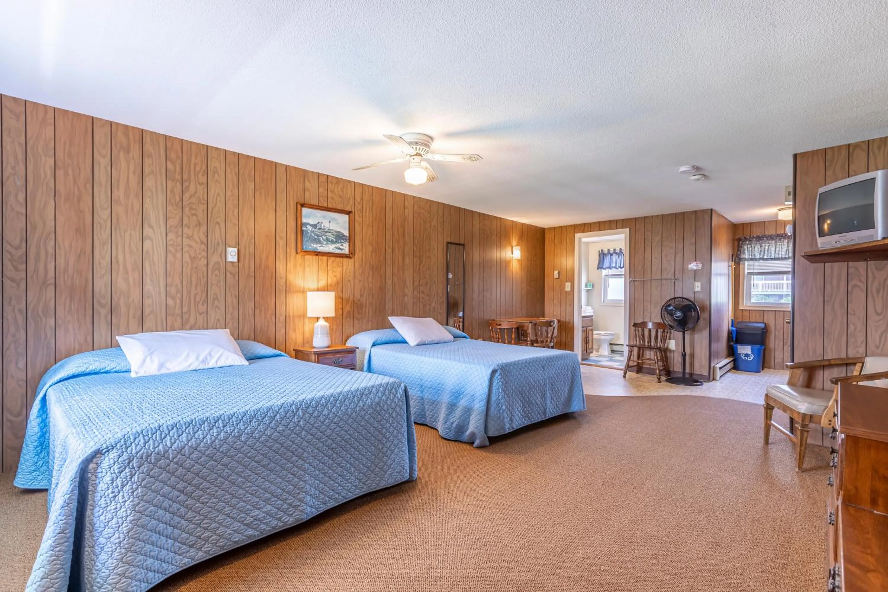 Bed in Inn Between the Beaches & Villager