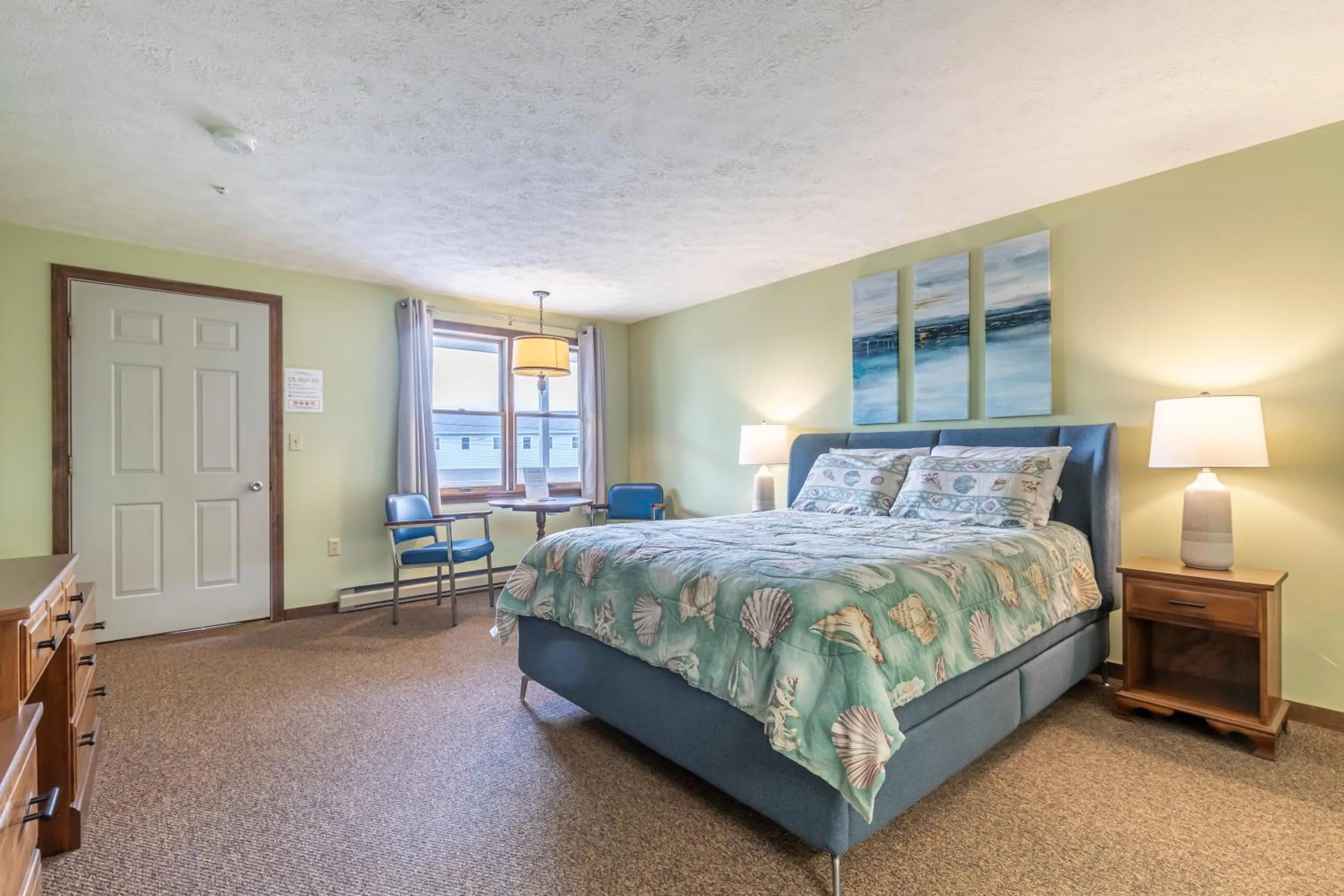 Bed in Inn Between the Beaches & Villager