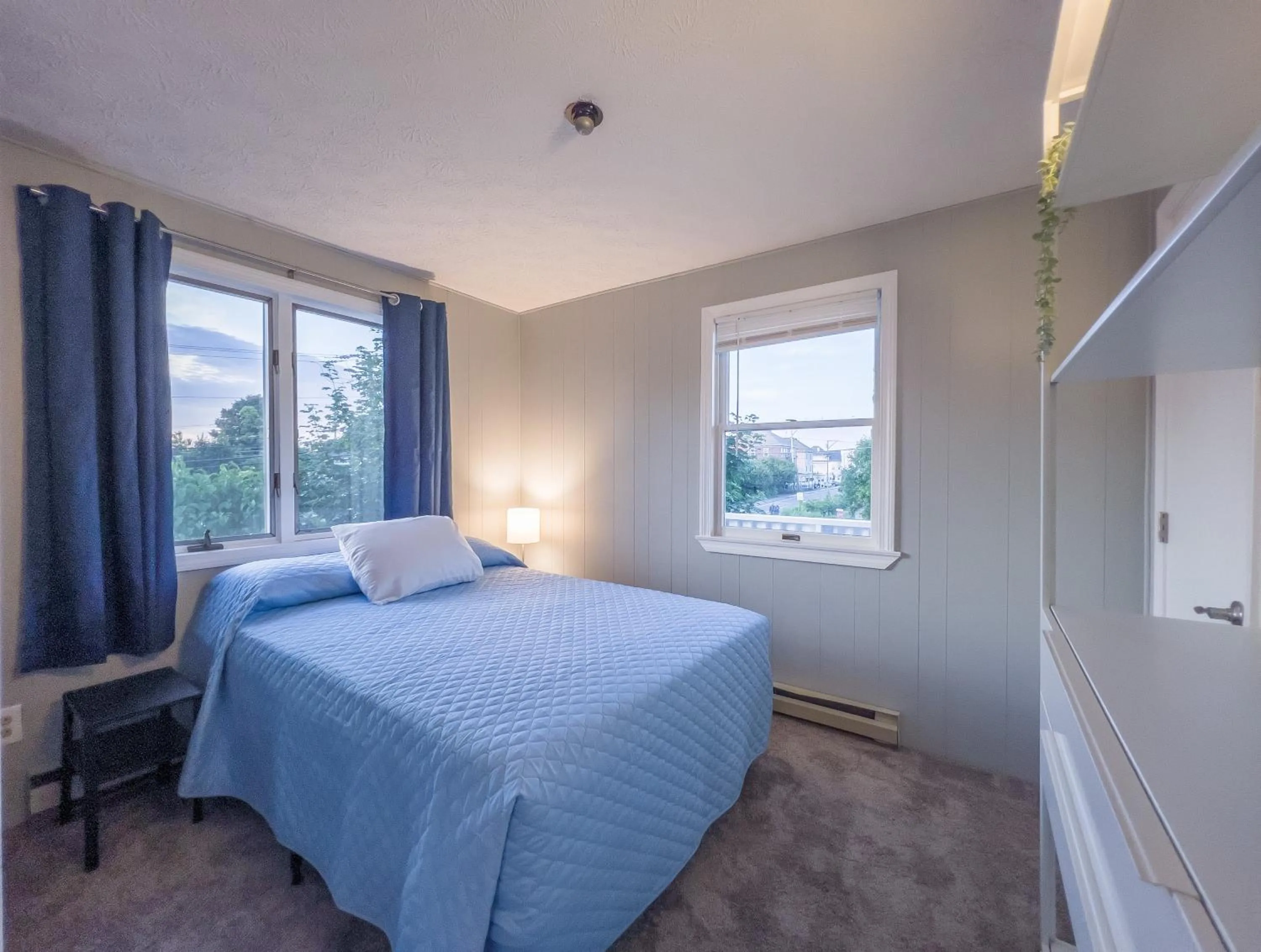 Bed in Inn Between the Beaches & Villager