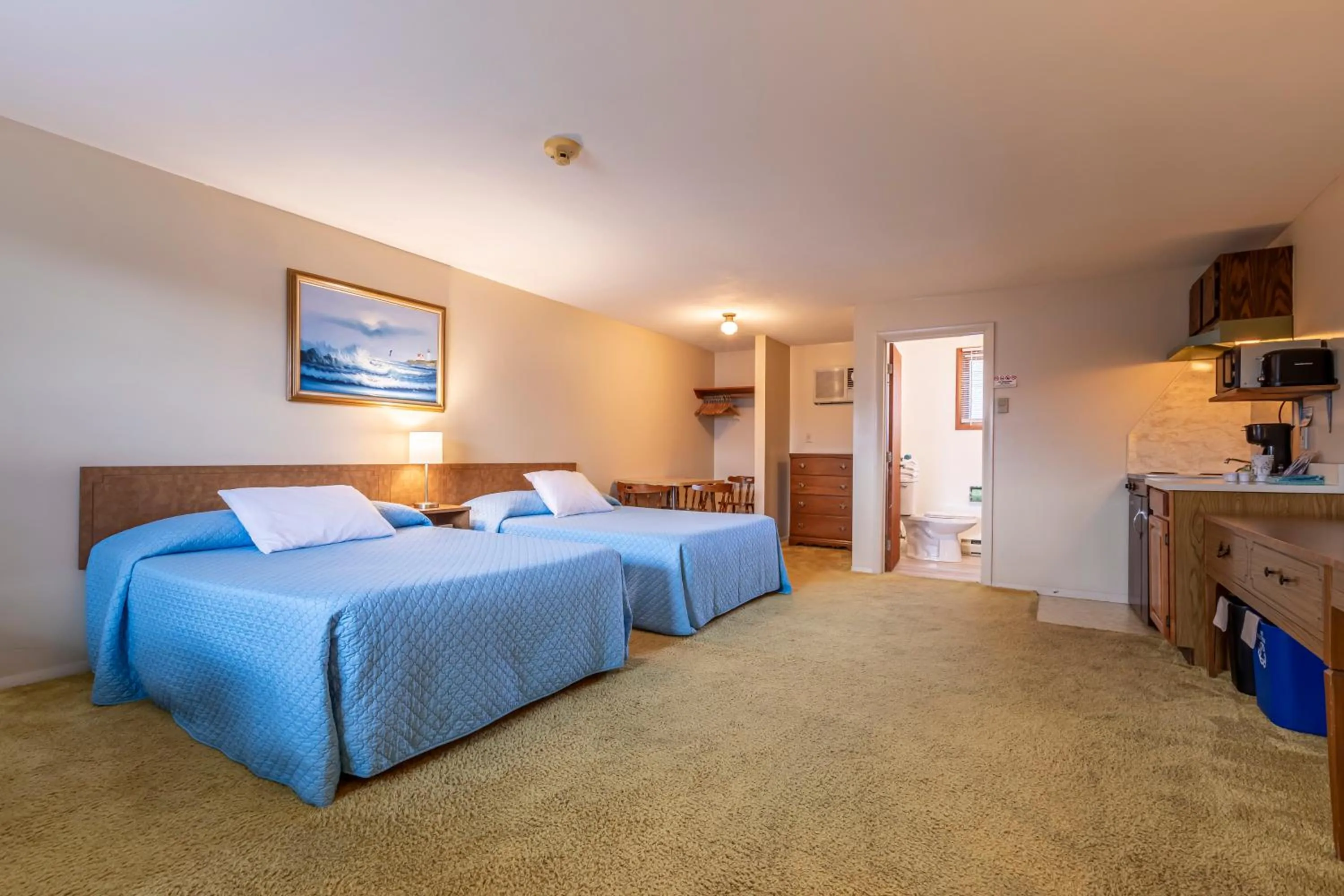 Bed in Inn Between the Beaches & Villager