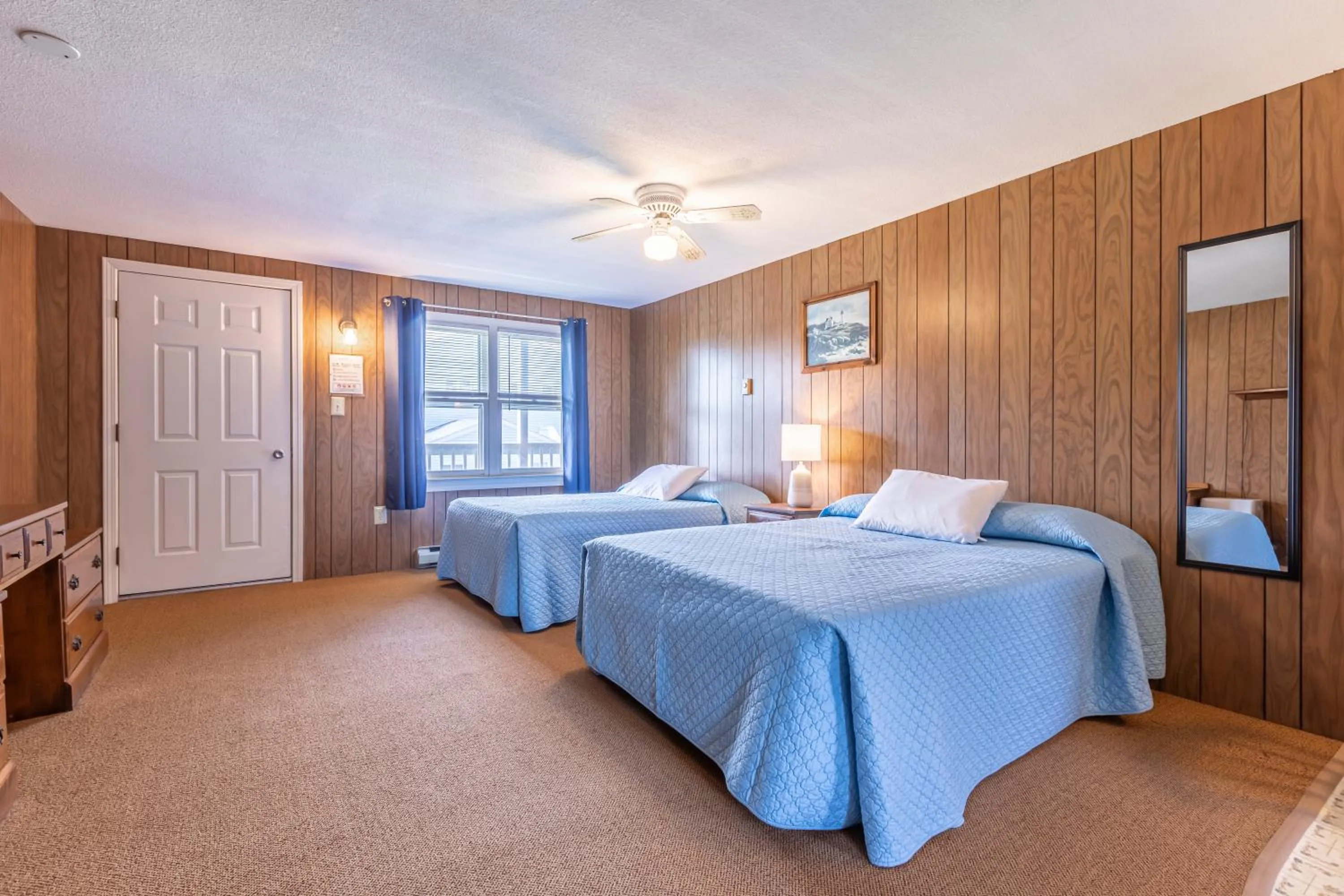 Bed in Inn Between the Beaches & Villager