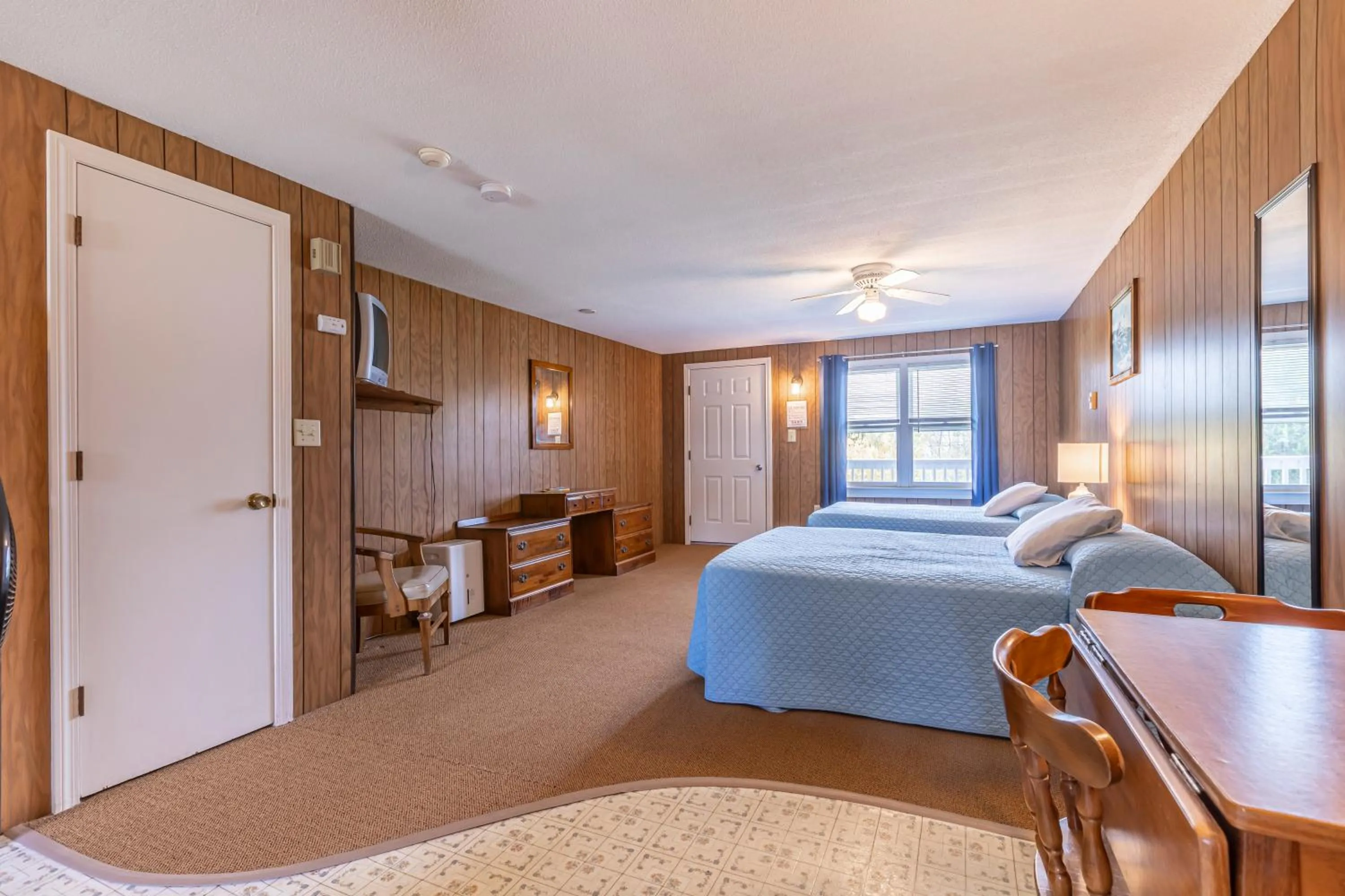 Bed in Inn Between the Beaches & Villager