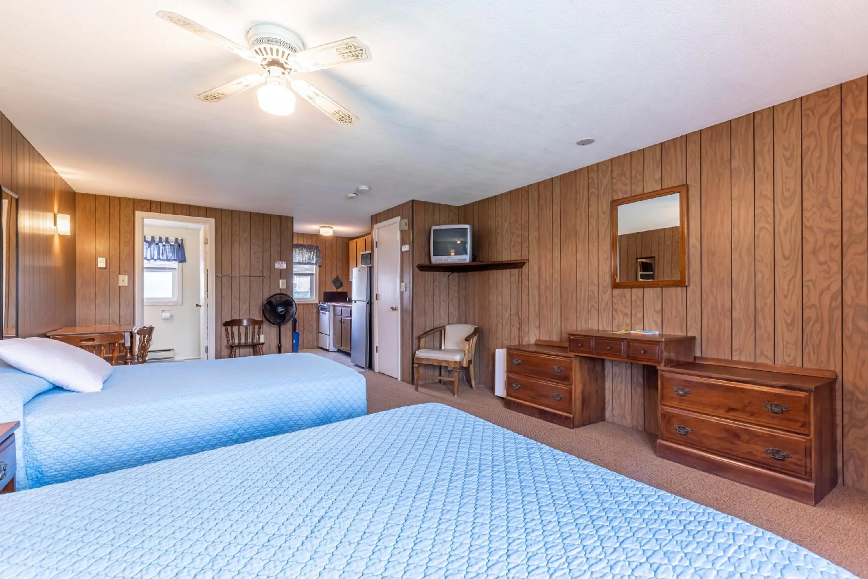 Bed in Inn Between the Beaches & Villager