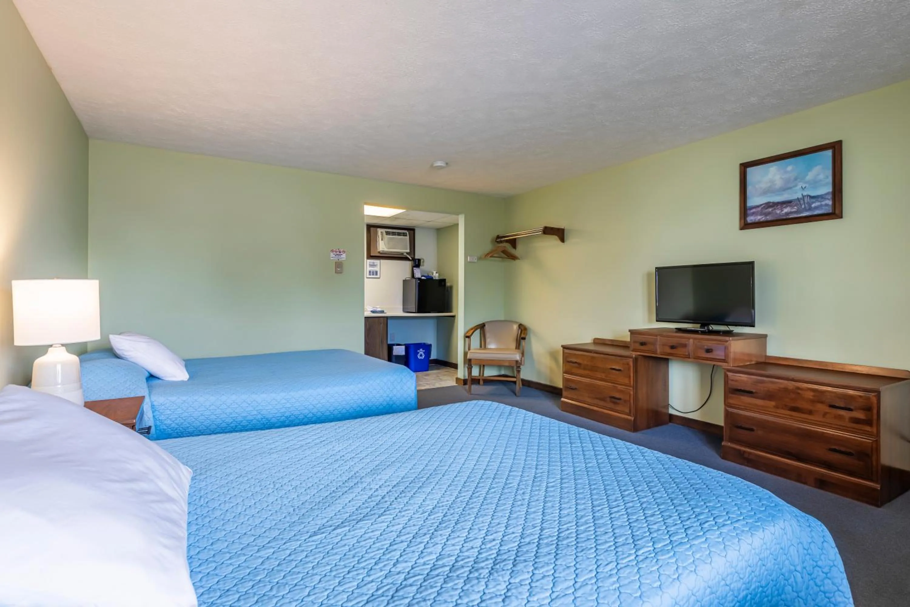 Bed in Inn Between the Beaches & Villager