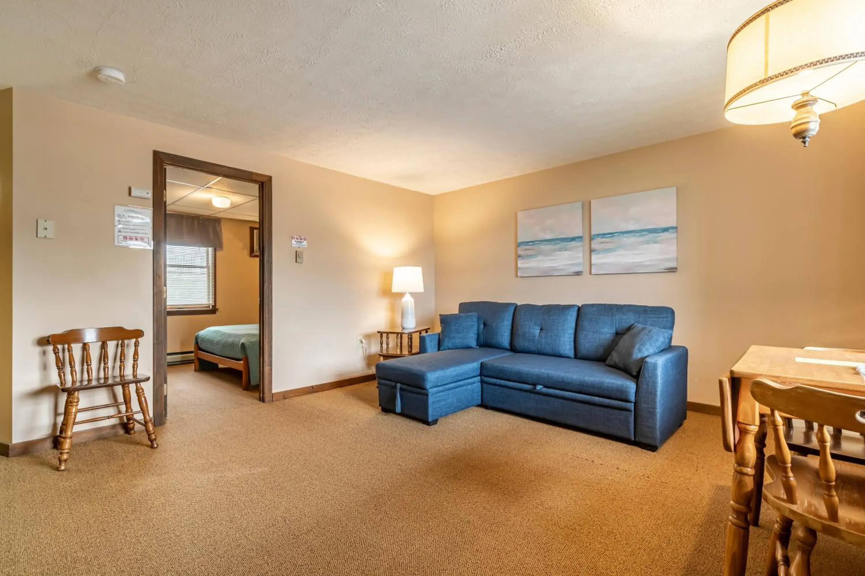 Two Room Queen Suite - with Air Conditioning (no pets +no smoking) in Inn Between the Beaches & Villager Two Room Queen Suite - with Air Conditioning (no pets +no smoking) in Inn Between the Beaches & Villager