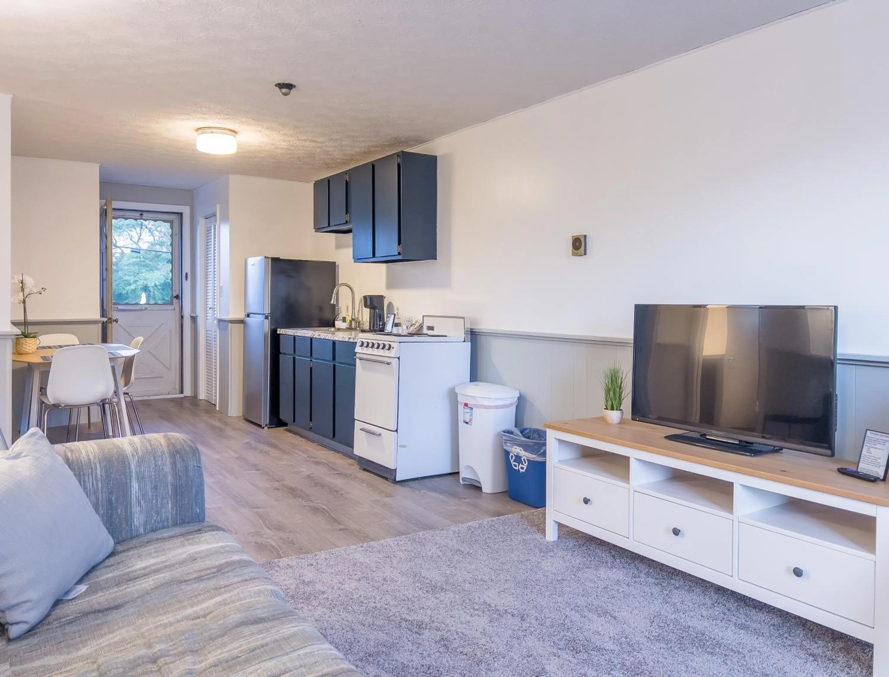 Inn Between the Beaches & Villager