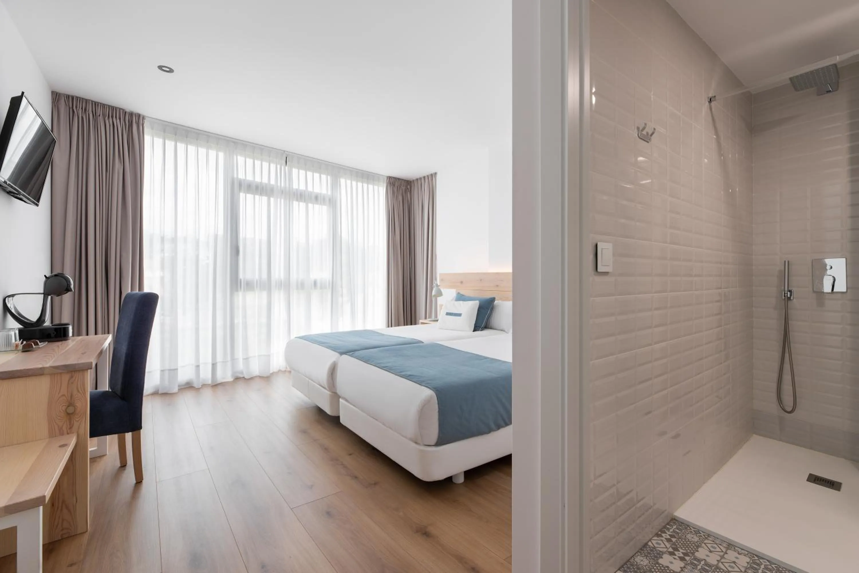 Shower, Bed in Hotel Costa da Morte