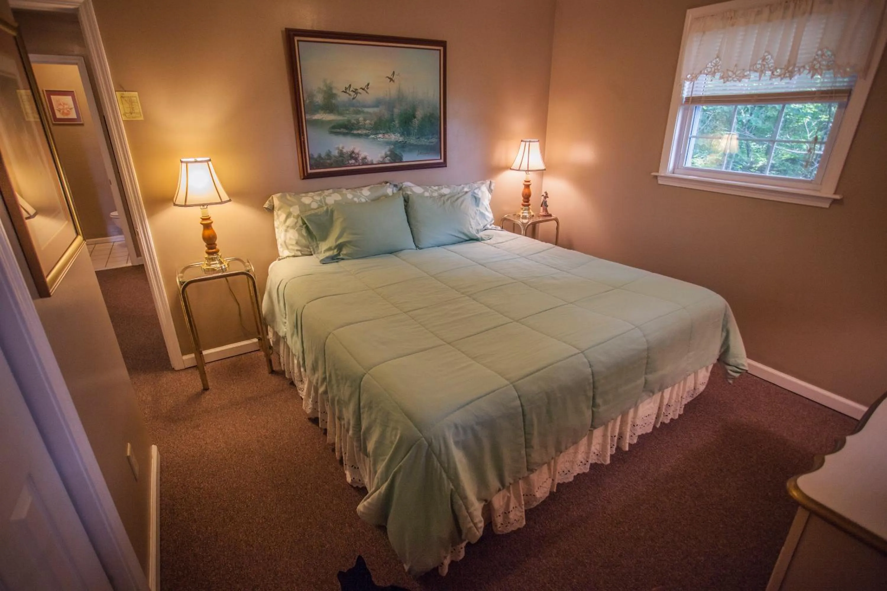 Bed in Nolichuckey Bluffs Bed & Breakfast Cabins