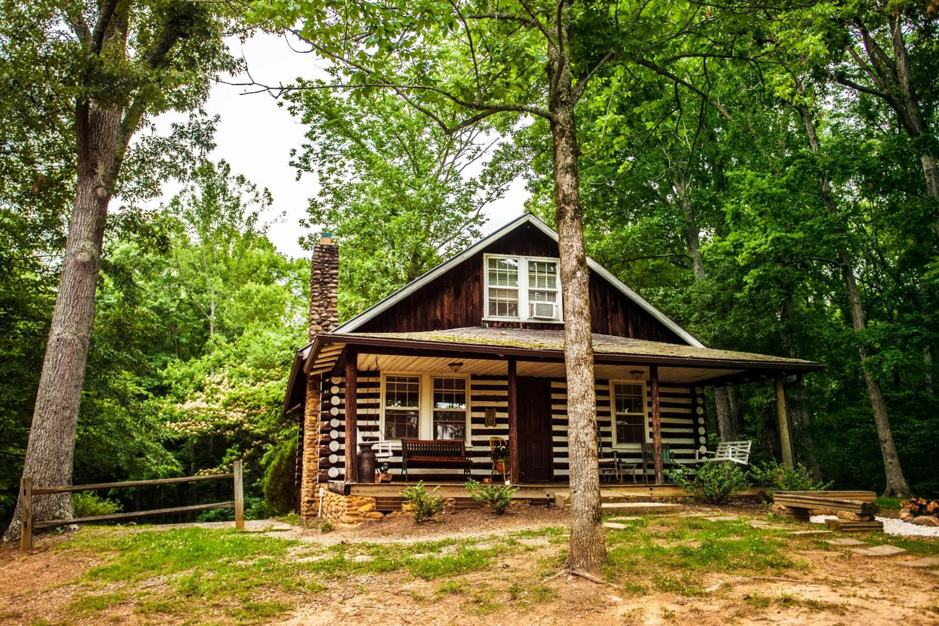 Property building in Nolichuckey Bluffs Bed & Breakfast Cabins
