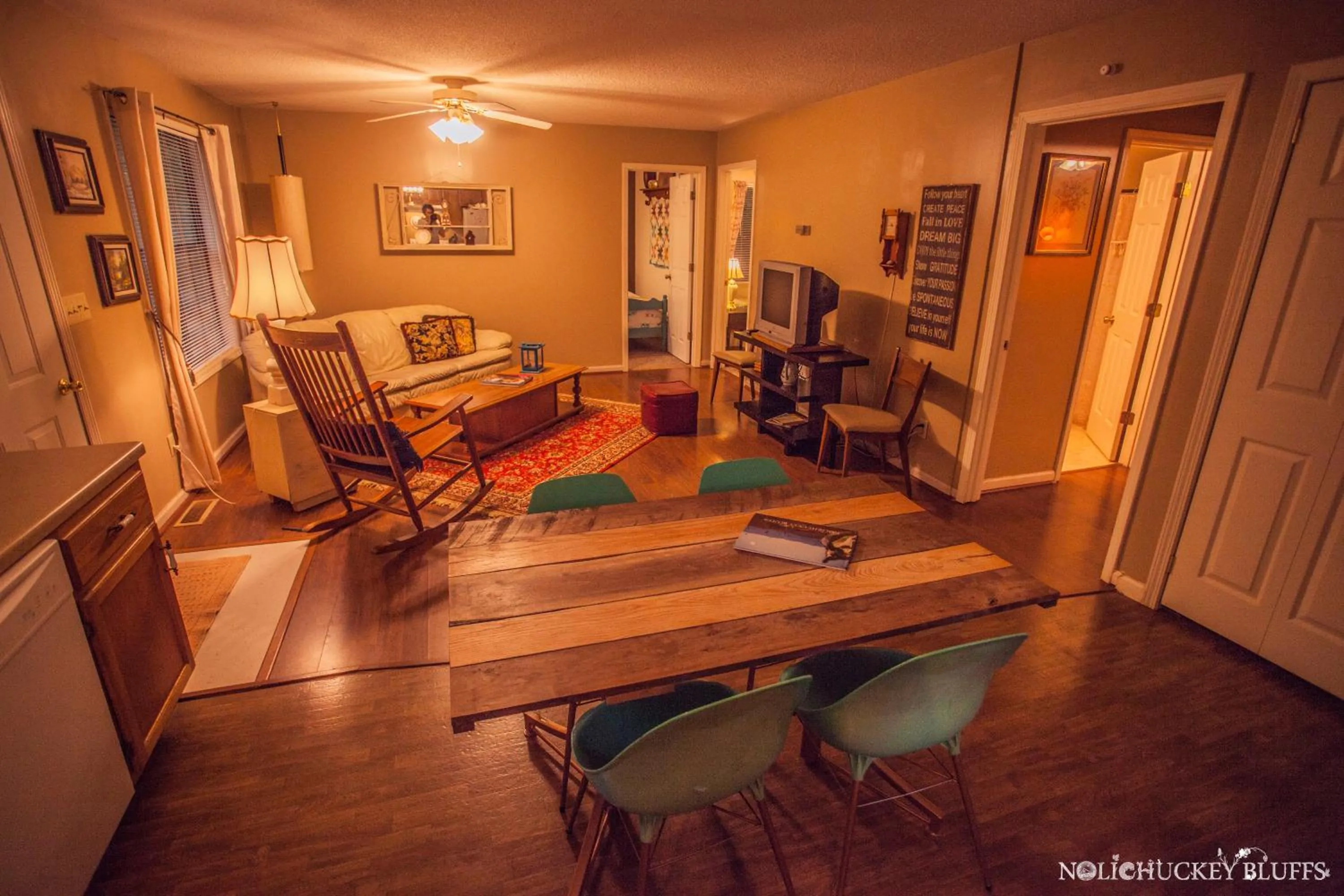 Living room in Nolichuckey Bluffs Bed & Breakfast Cabins