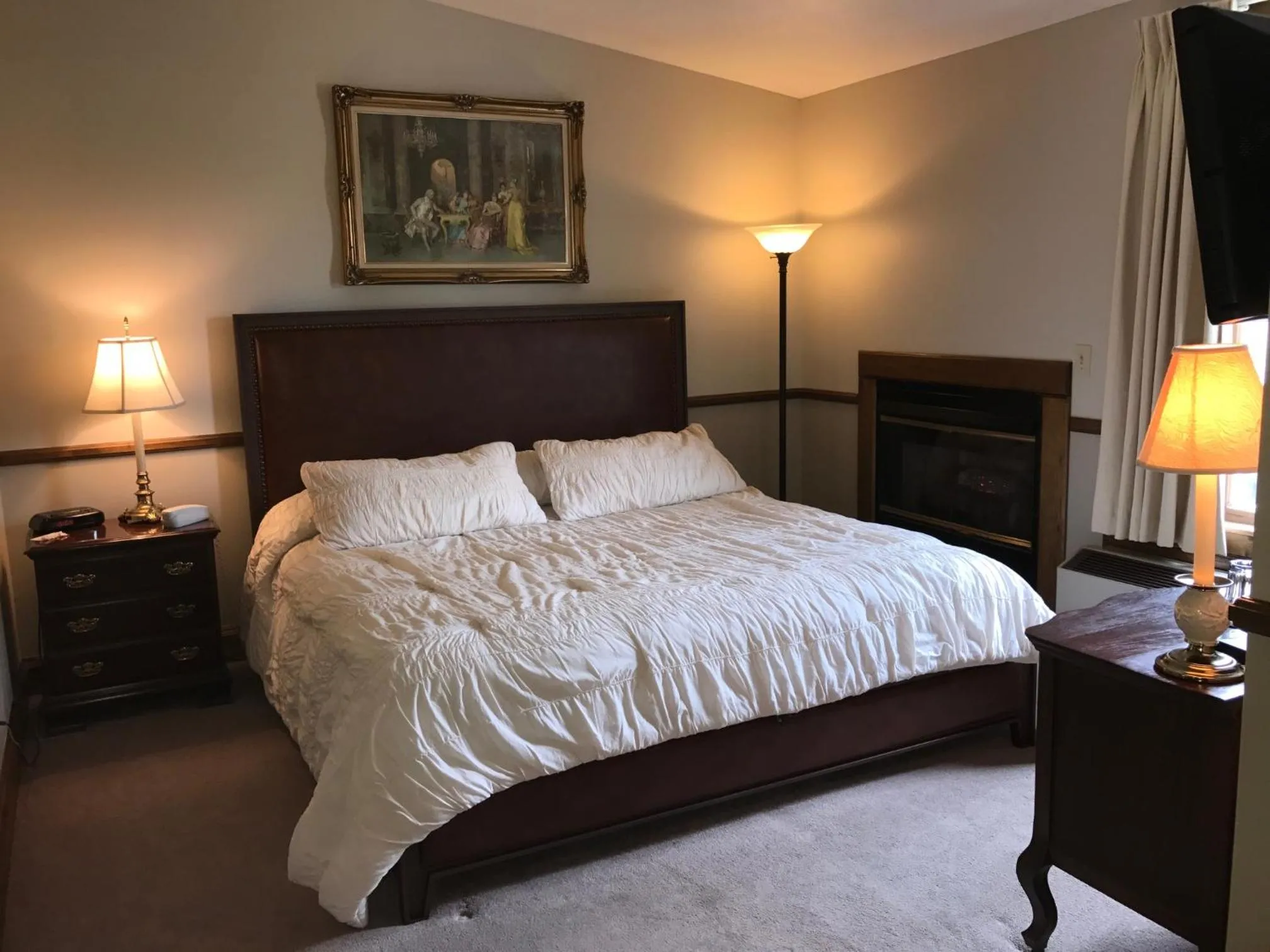 Bed in Afton House Inn