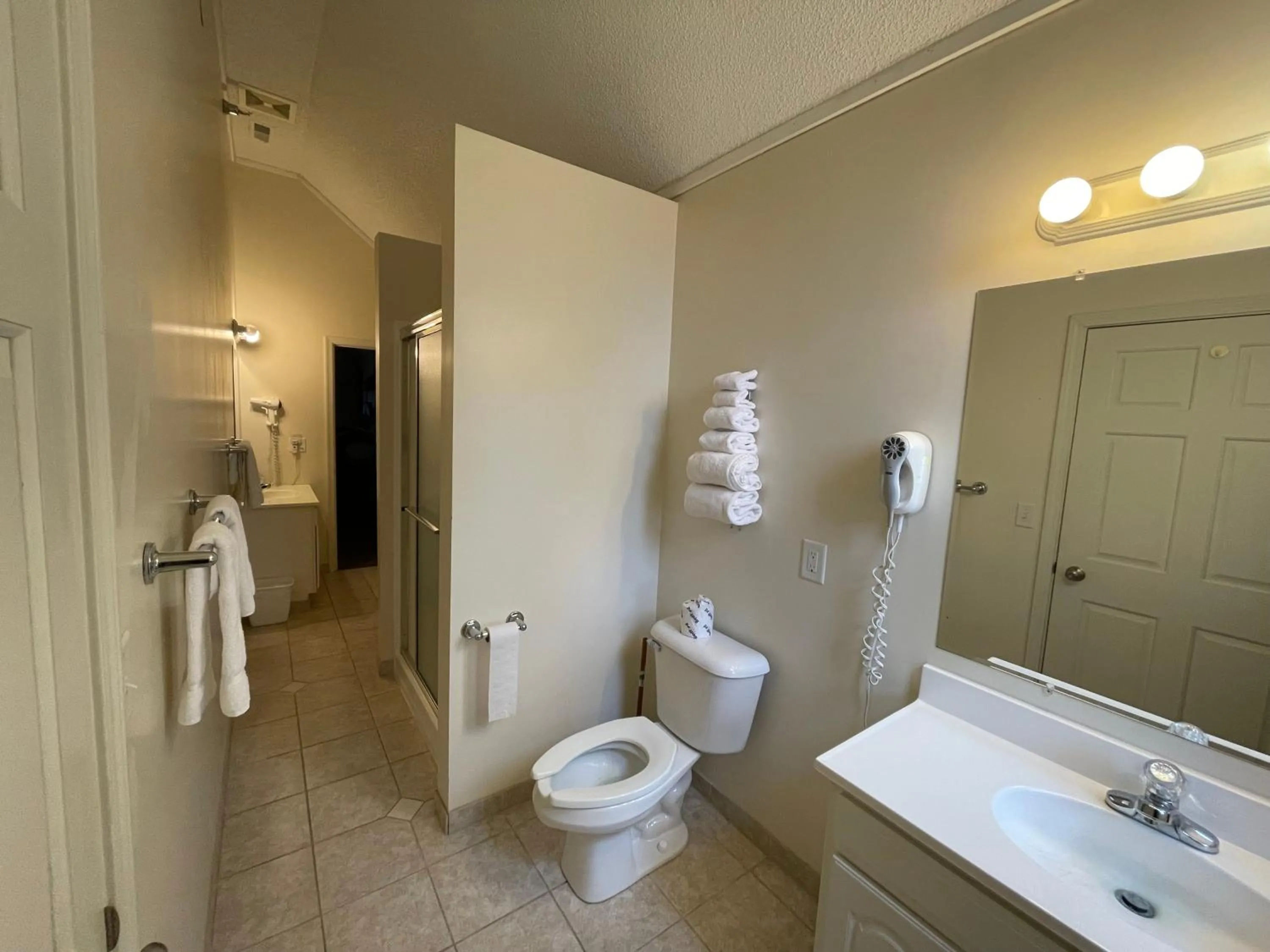 Shower in Afton House Inn