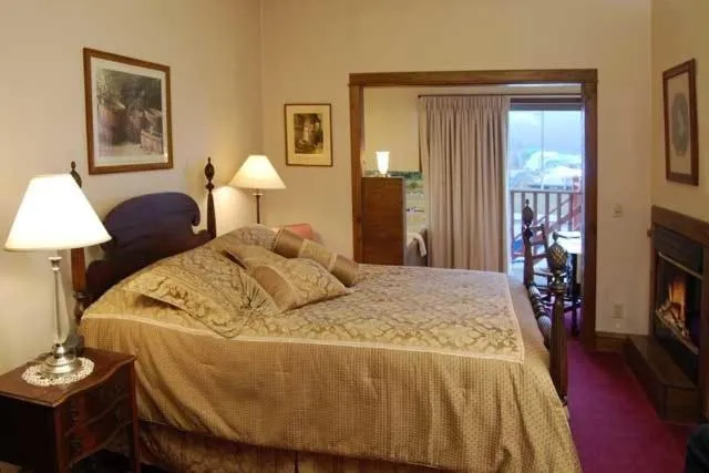 Photo of the whole room, Bed in Afton House Inn