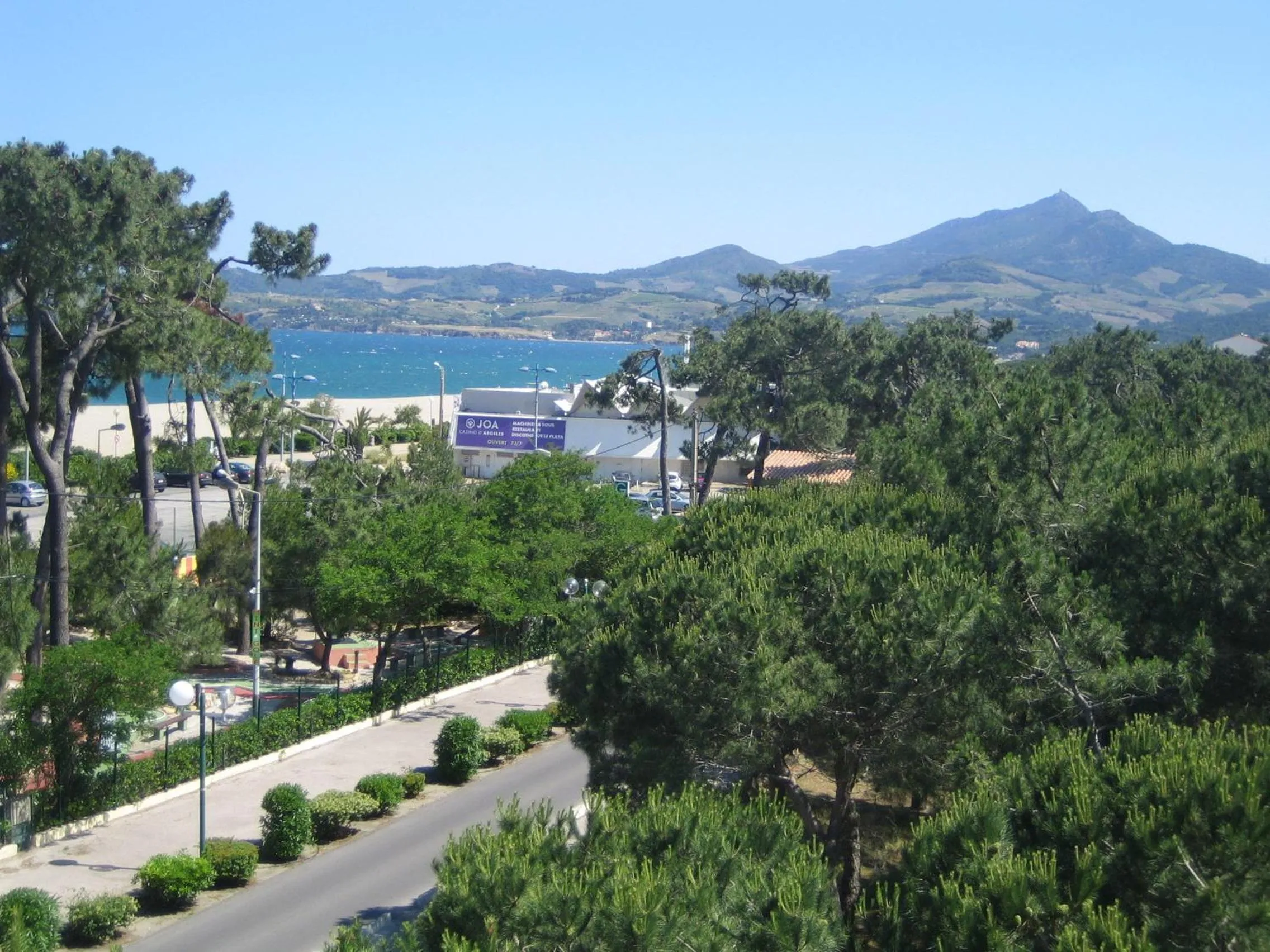 Mountain view in Plage des Pins