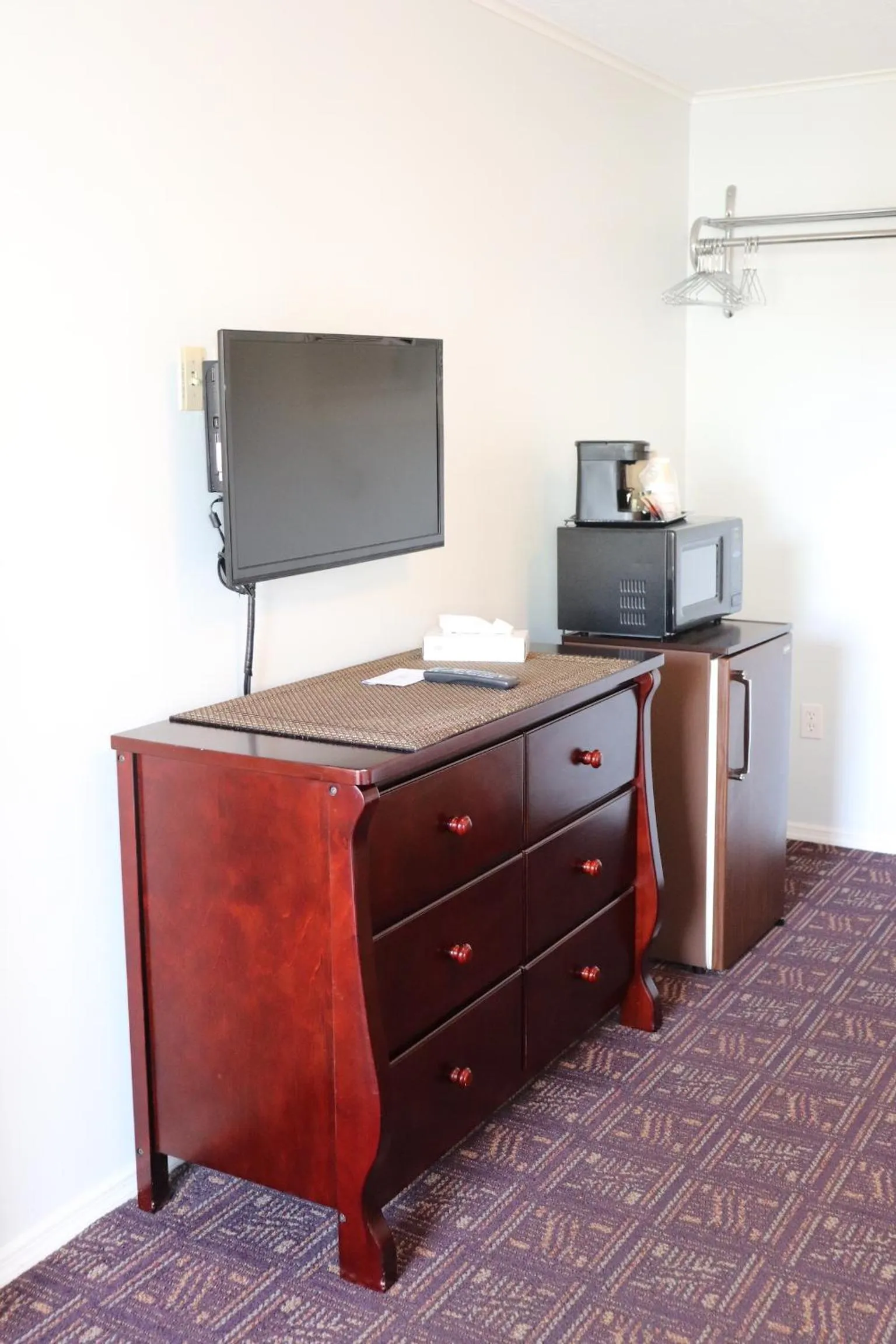 furniture in The Heritage of Lake George