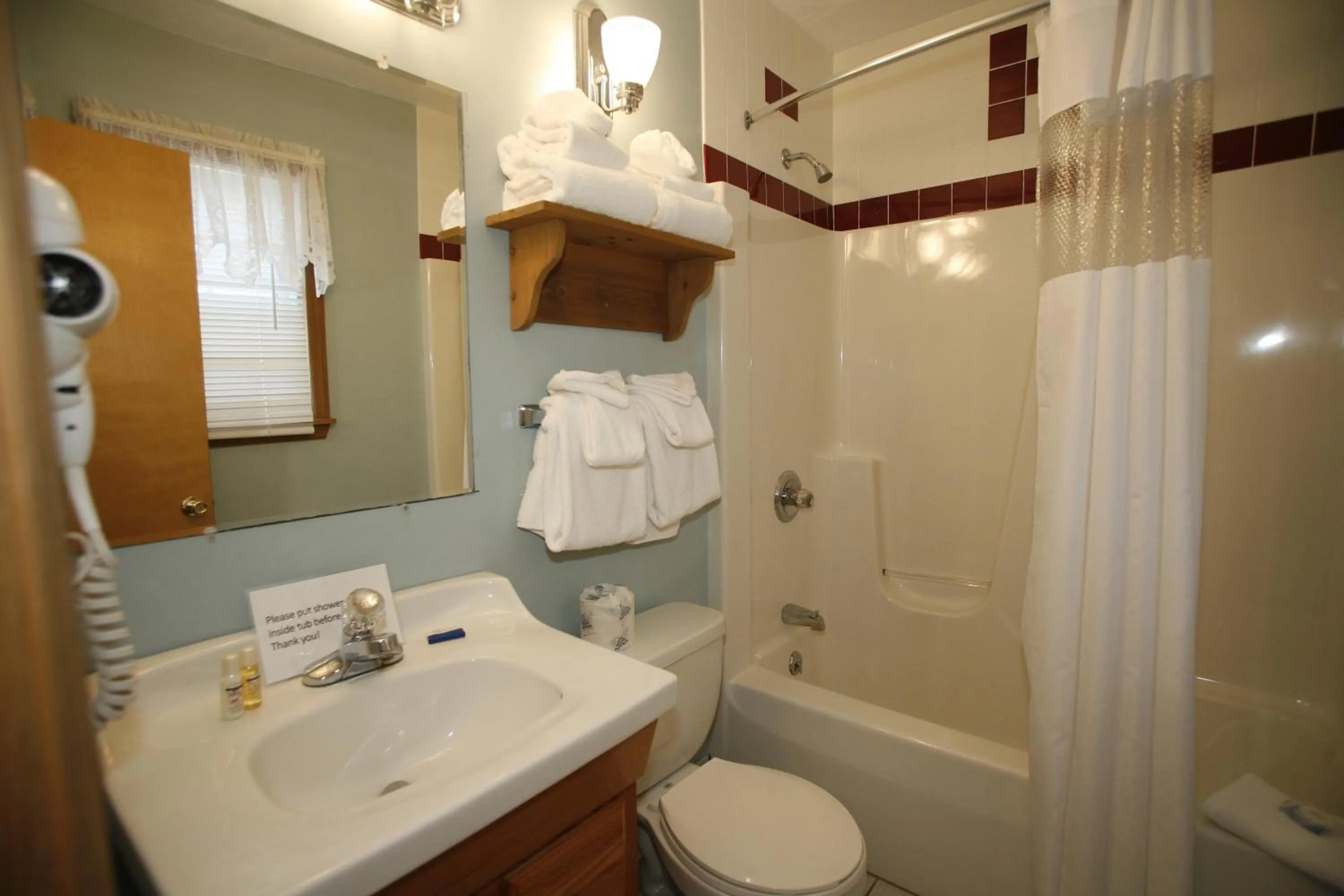 Bathroom in The Heritage of Lake George