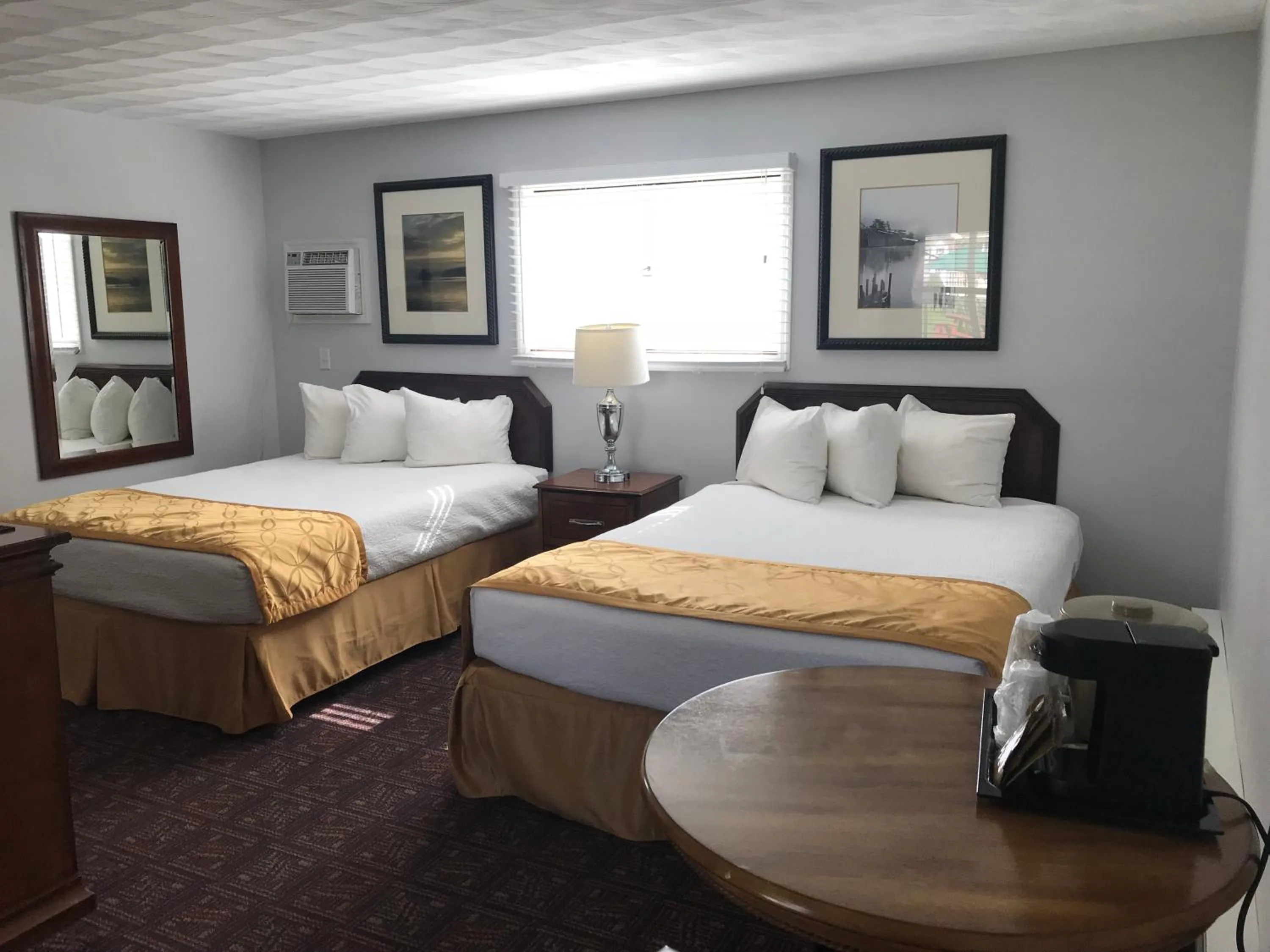 Bedroom, Bed in The Heritage of Lake George