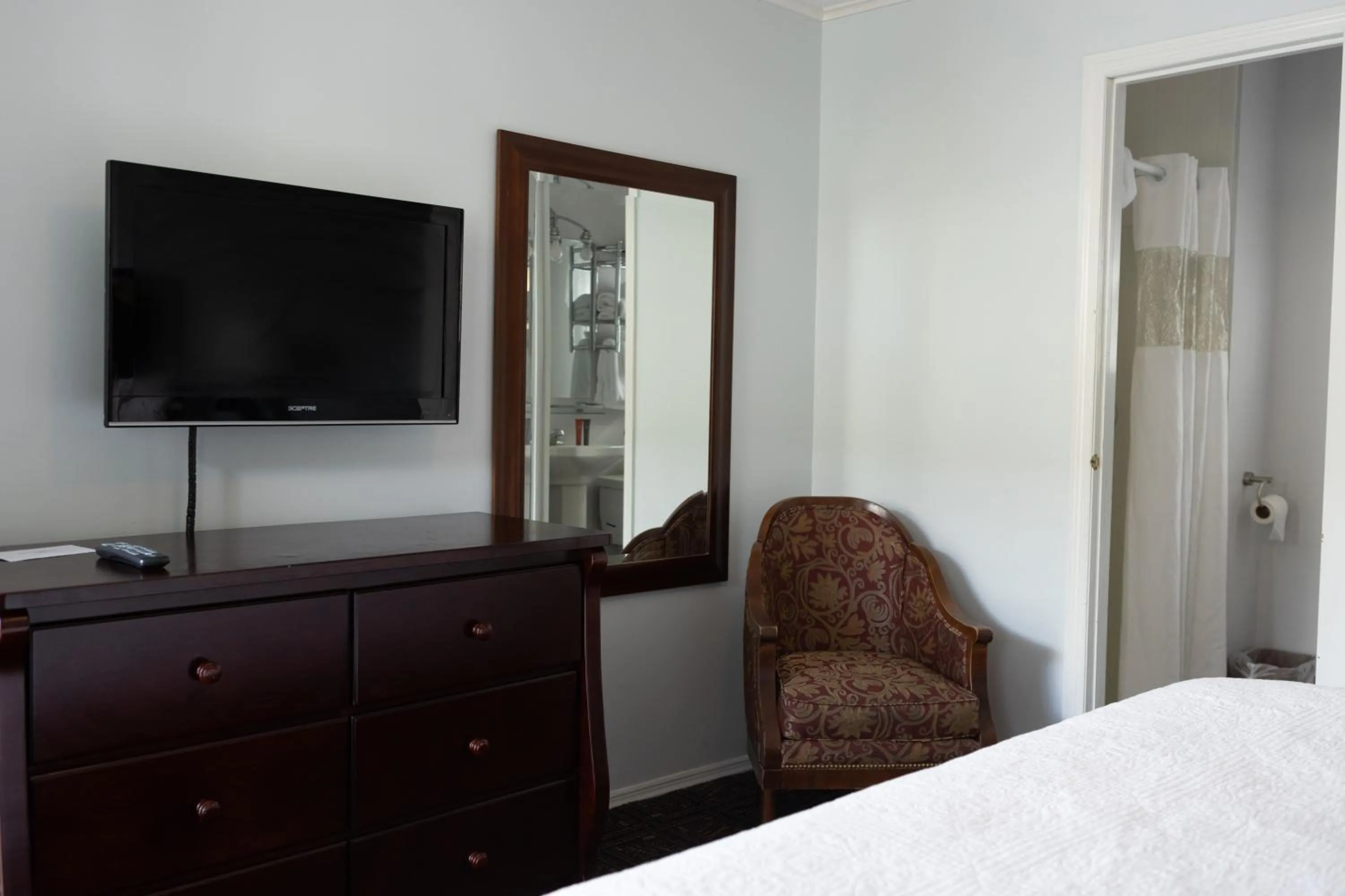 hair dresser, Bed in The Heritage of Lake George