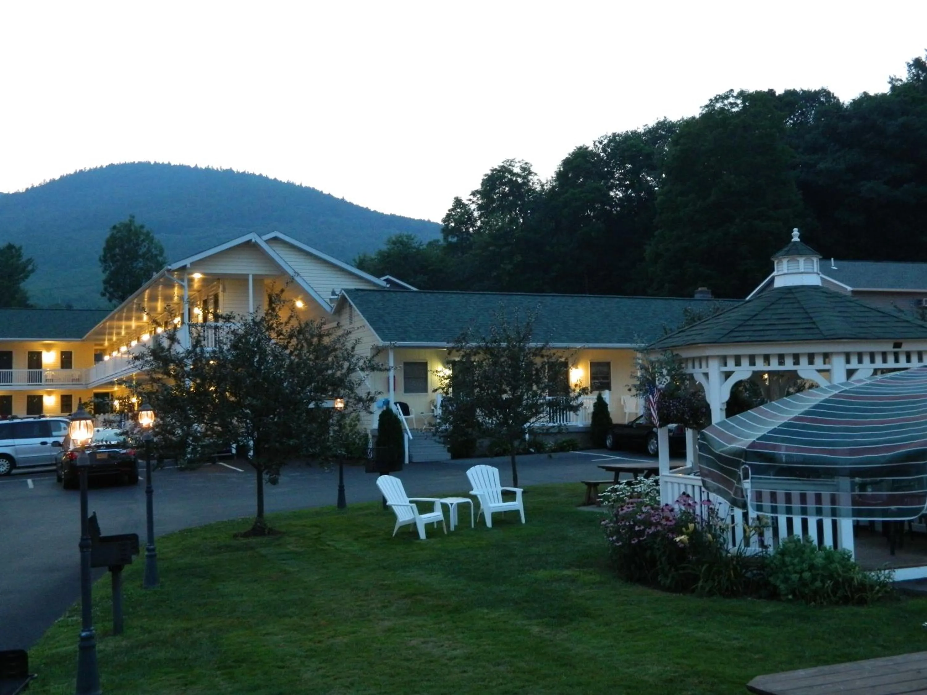 Facade/entrance in The Heritage of Lake George