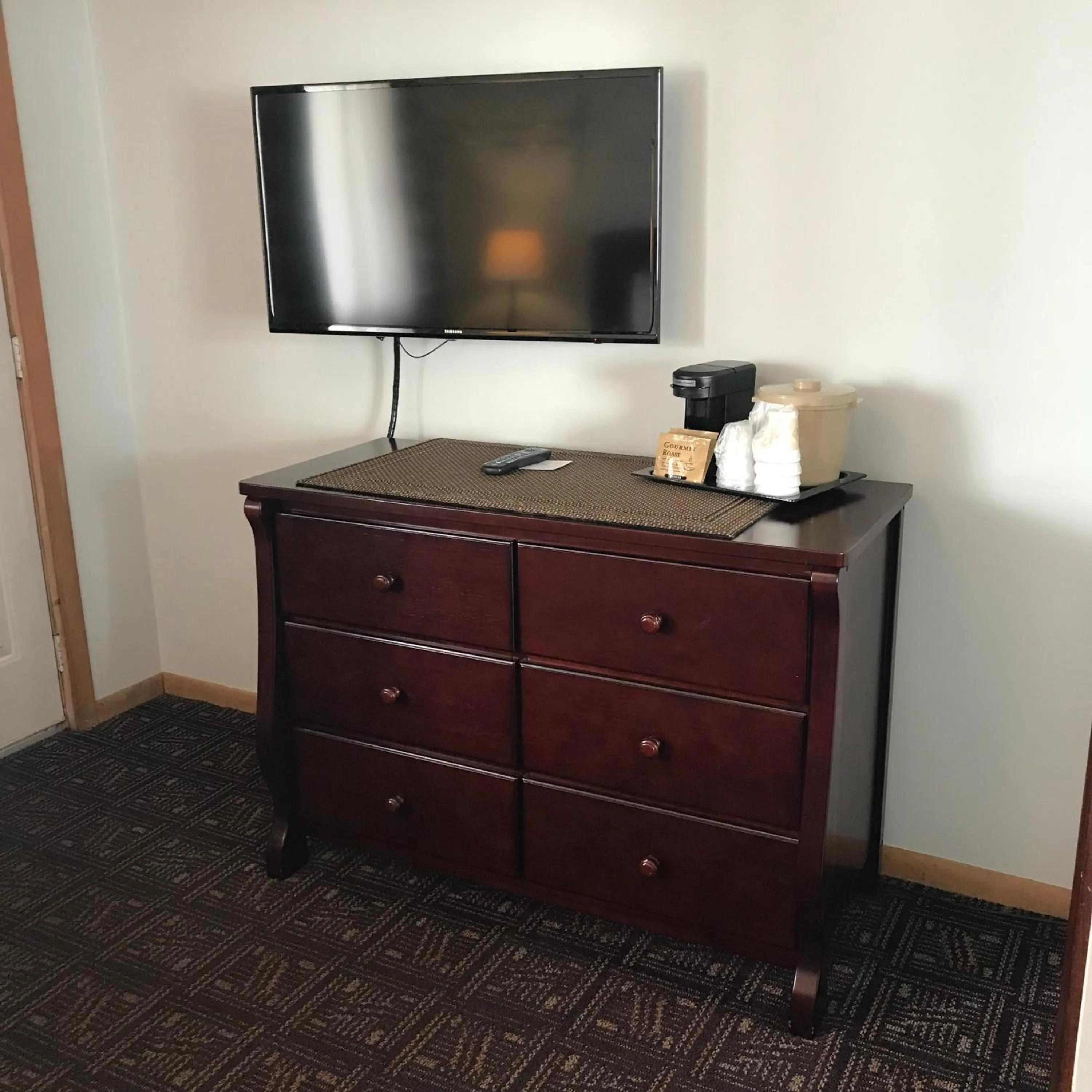 hair dresser in The Heritage of Lake George