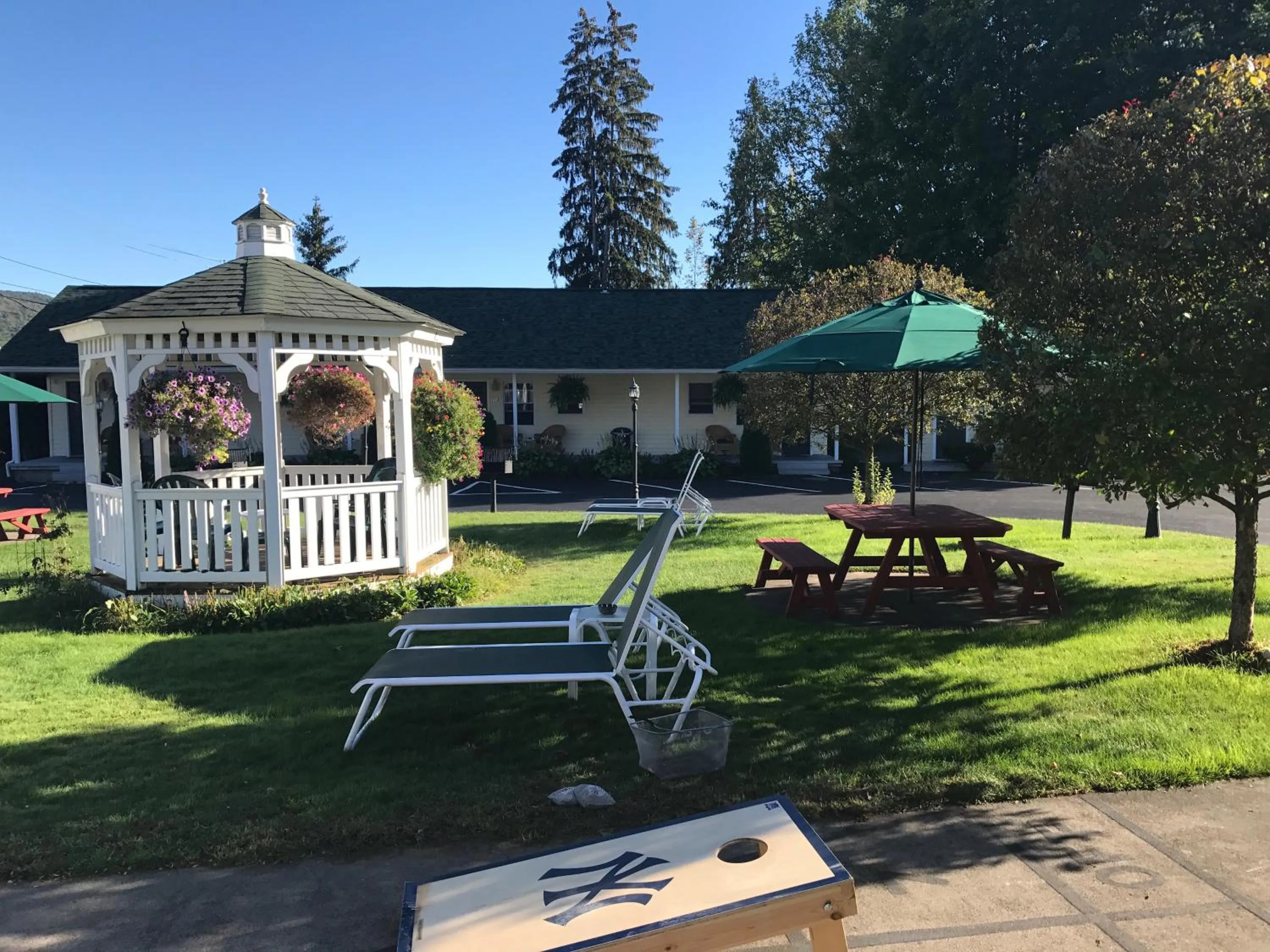 Garden view in The Heritage of Lake George