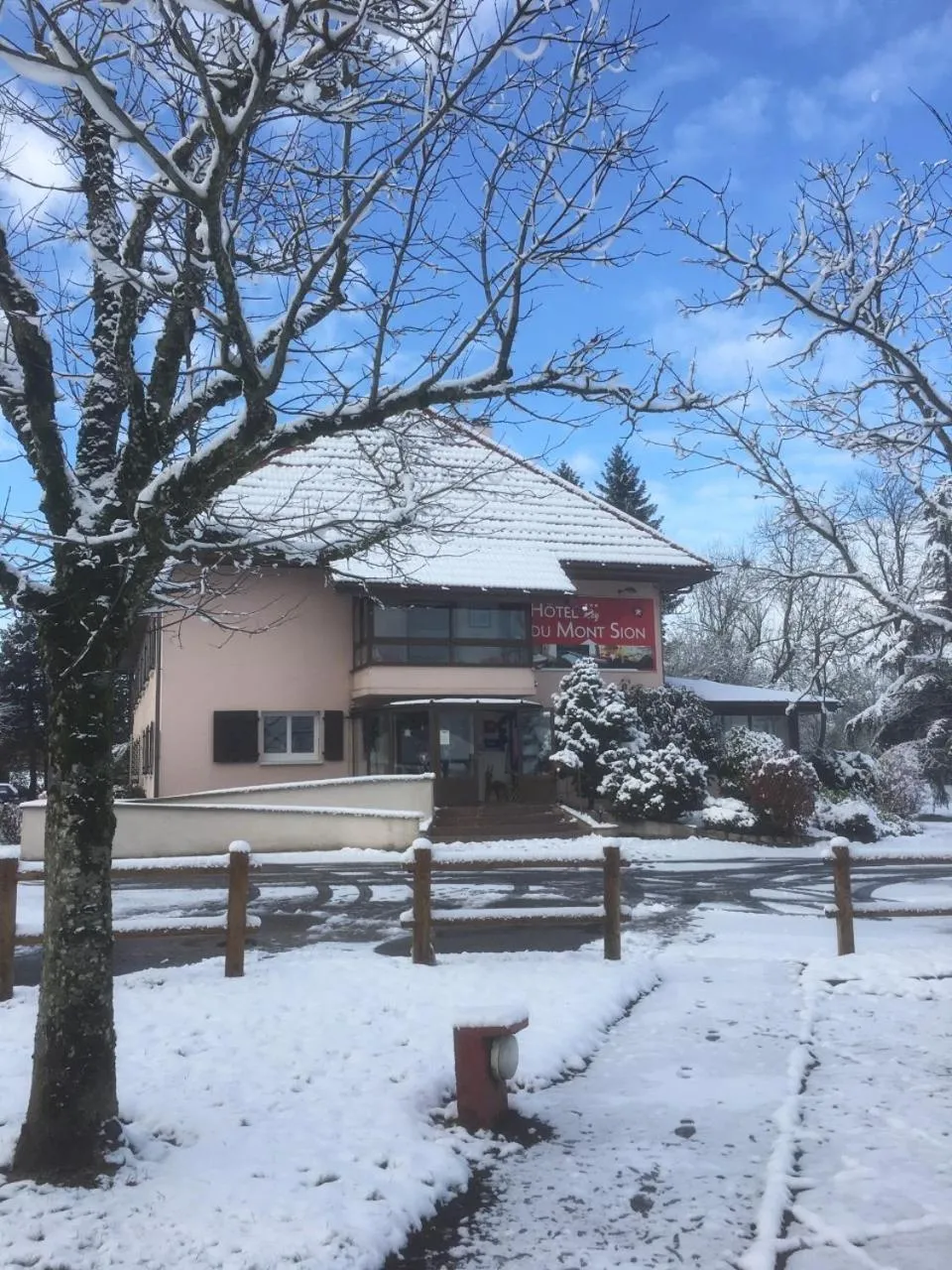 Property building in The Originals City, Hôtel Rey du Mont Sion, Saint-Julien-en-Genevois Sud