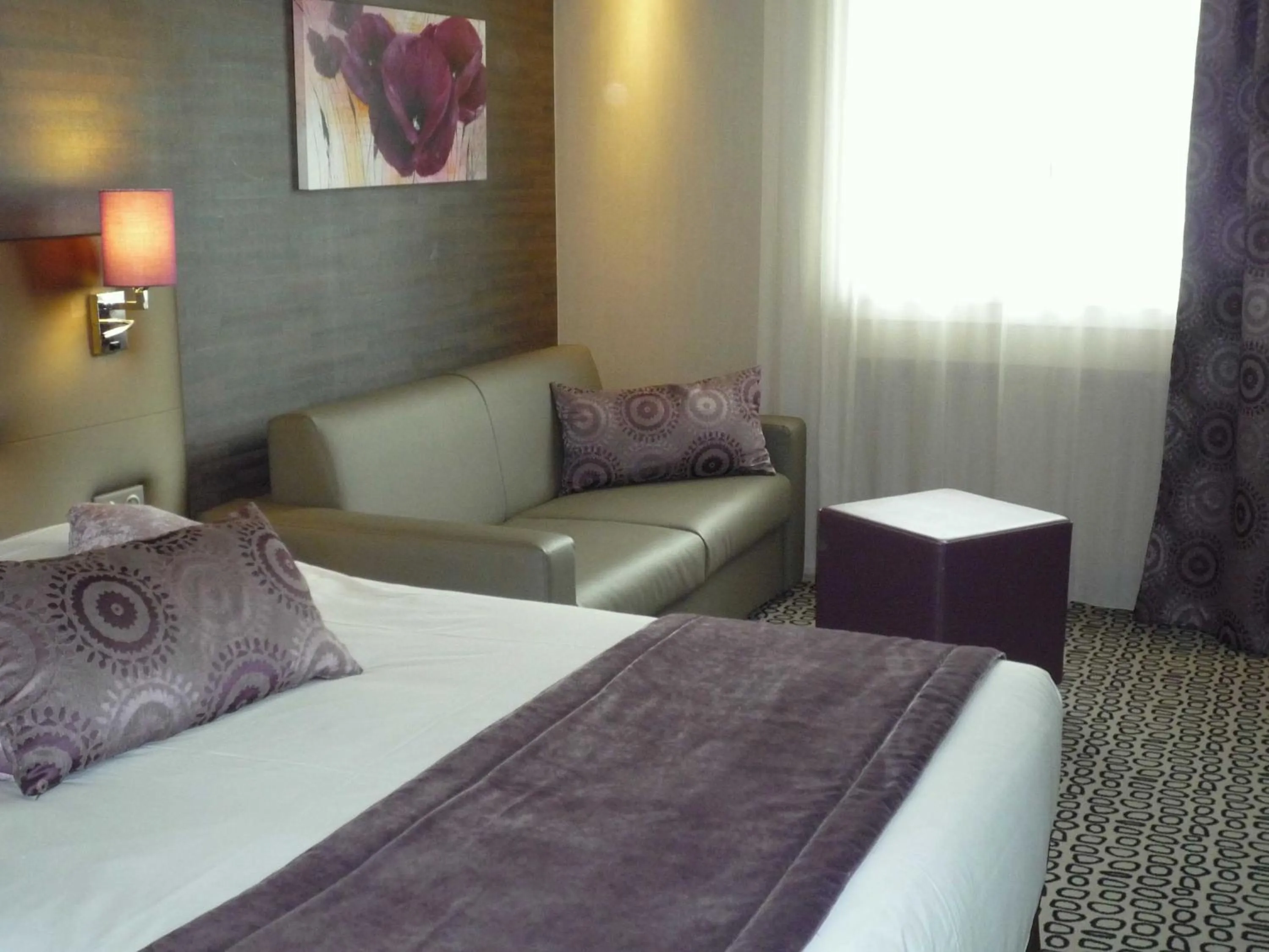 Bedroom, Bed in The Originals City, Hôtel Rey du Mont Sion, Saint-Julien-en-Genevois Sud