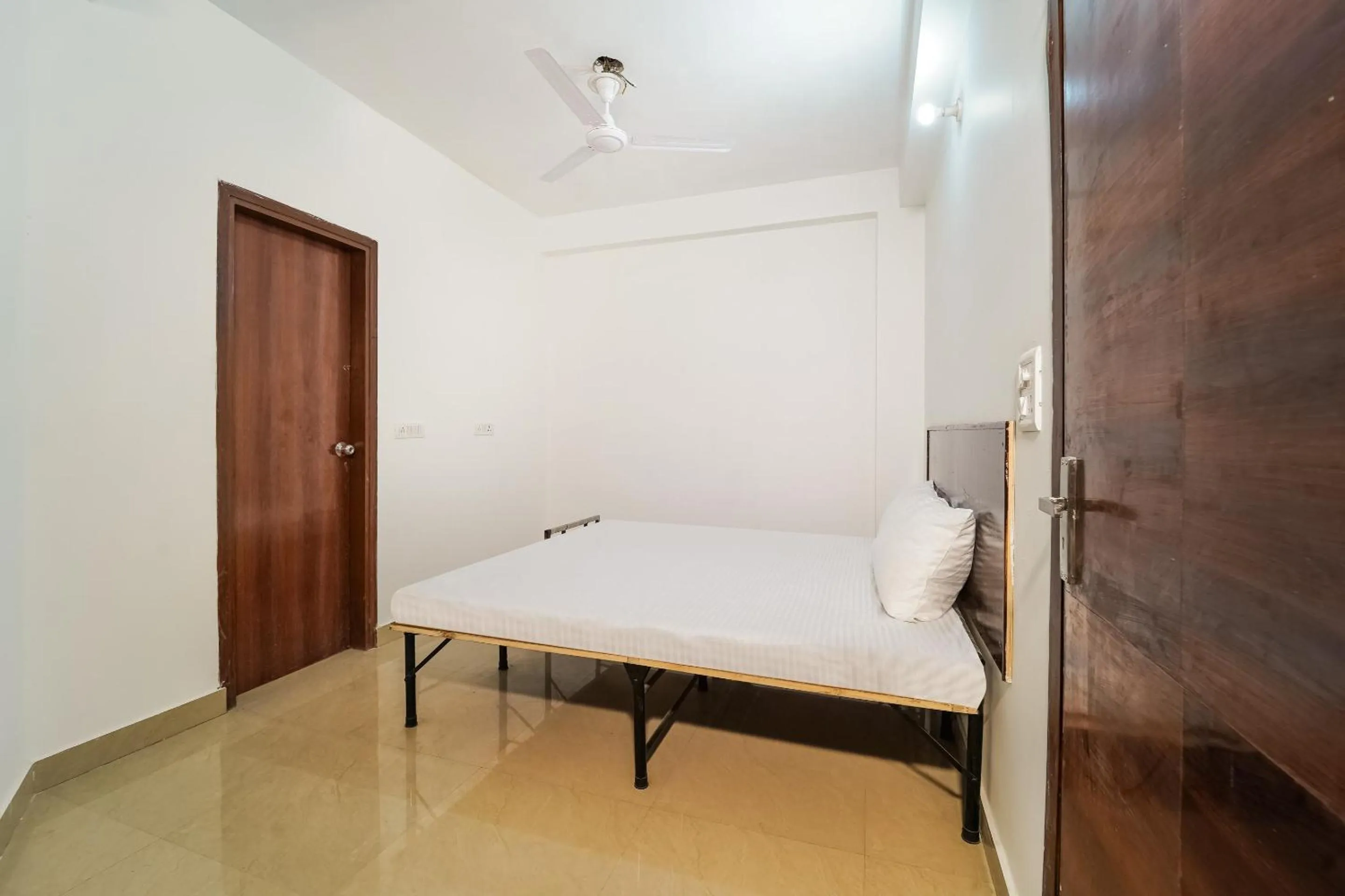 Bedroom, Bed in Super Hotel O Chahal Guest House Near Nangloi Railway Station Metro Station