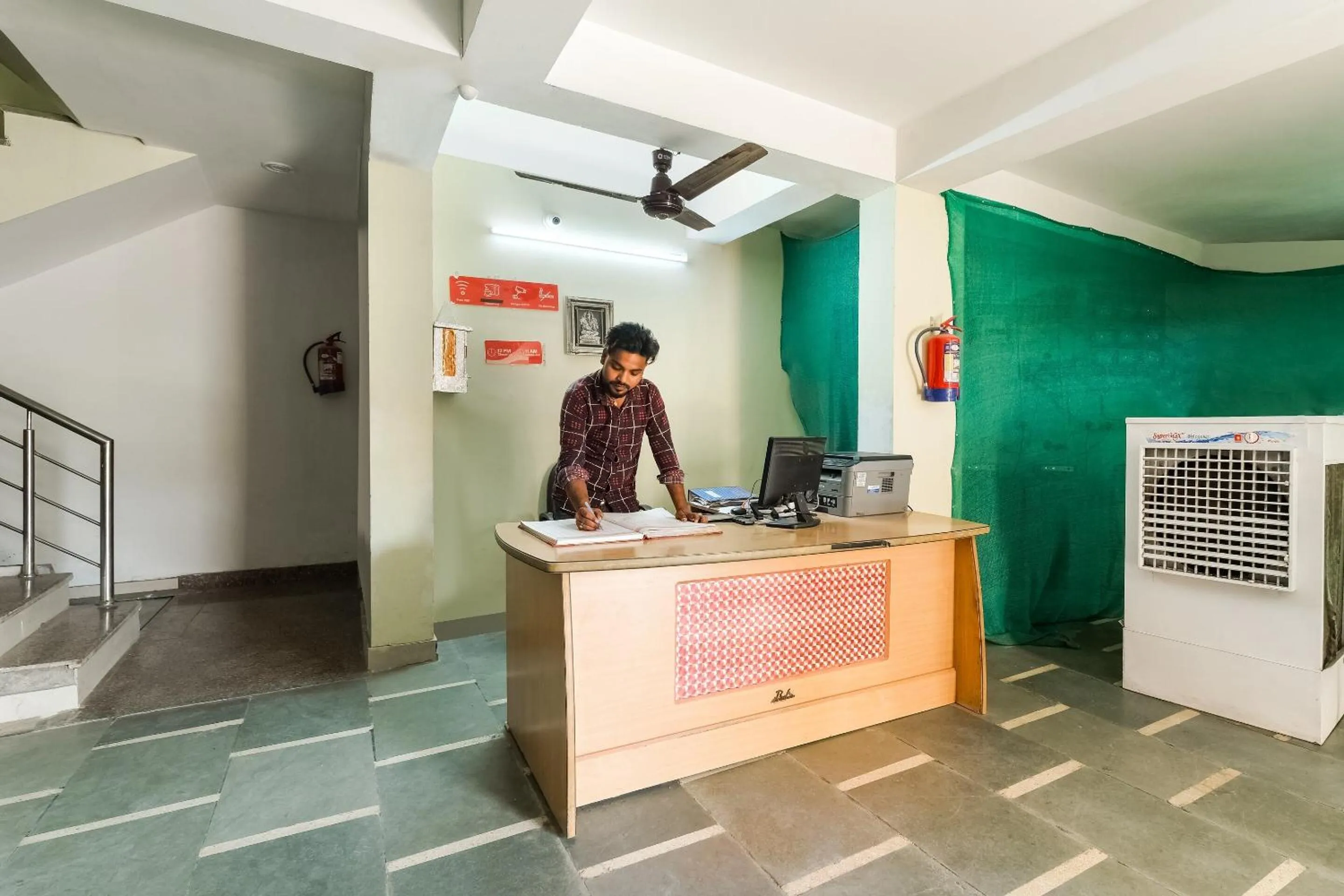 Lobby or reception in Super Hotel O Chahal Guest House Near Nangloi Railway Station Metro Station