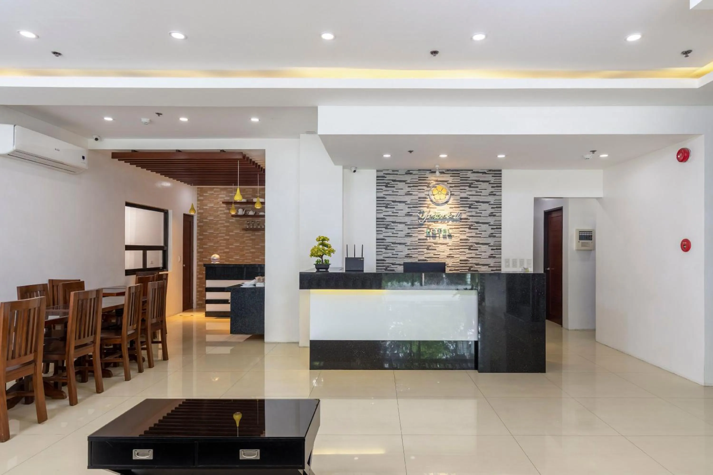 Lobby or reception in Yellowbell Hotel
