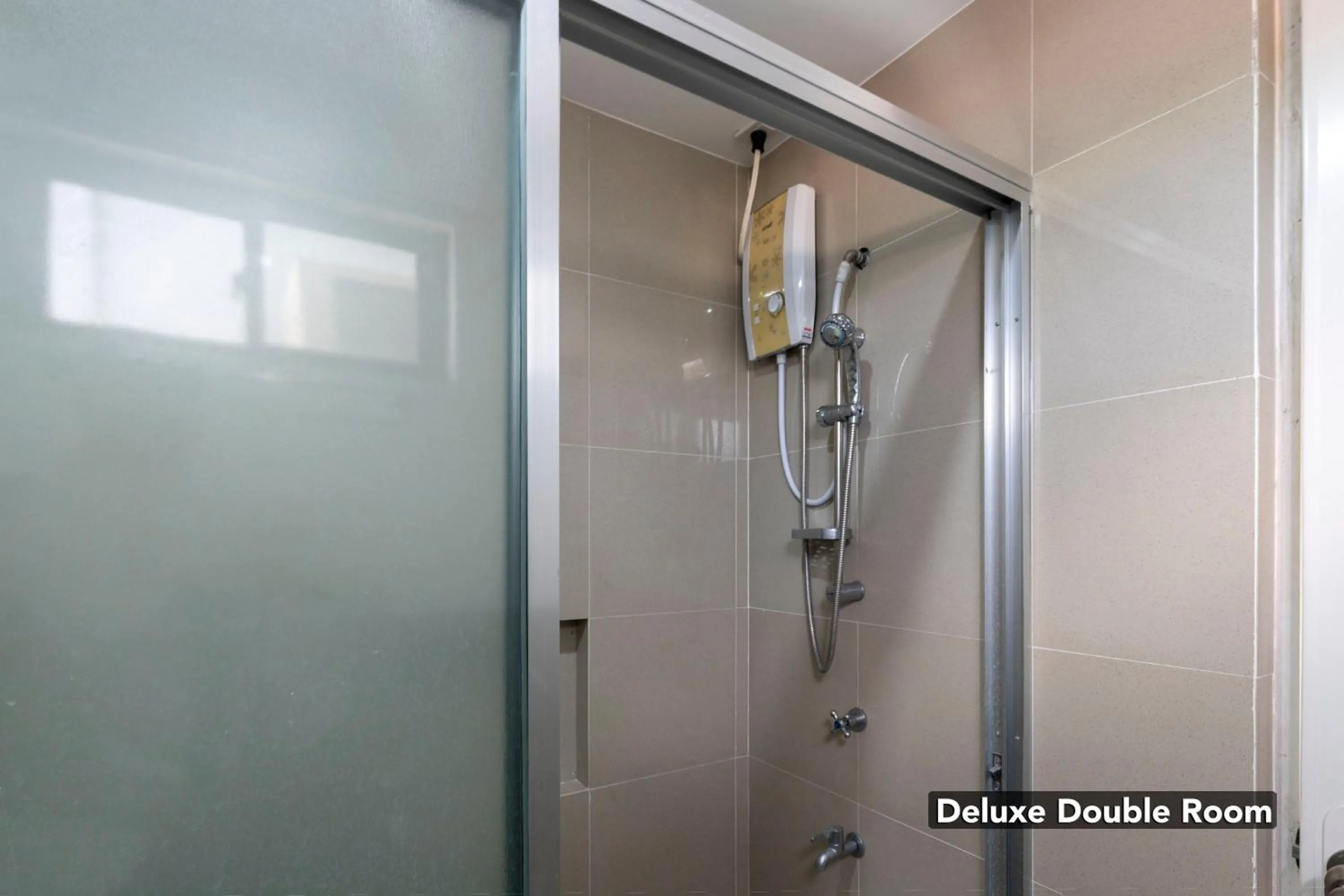 Shower in Yellowbell Hotel