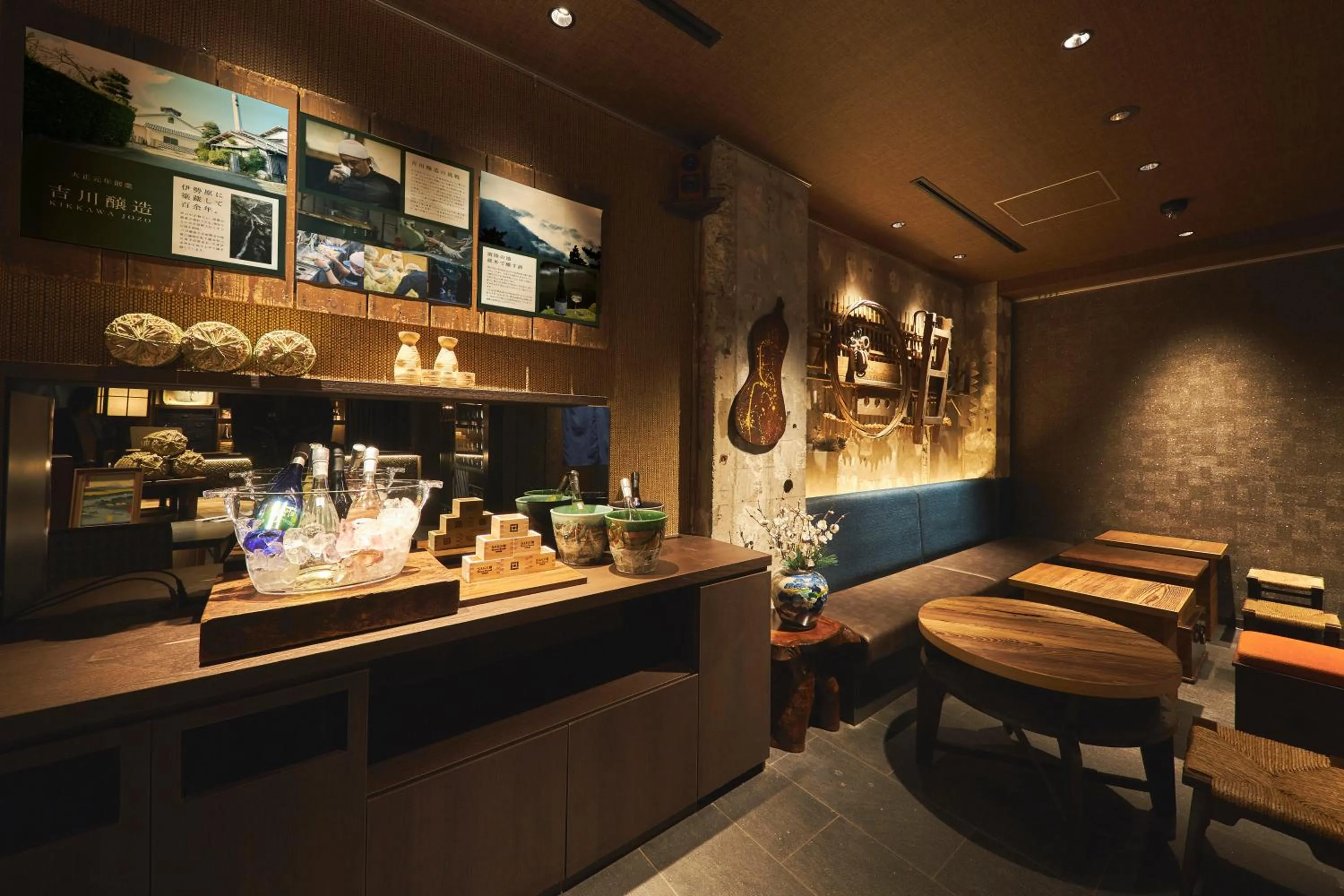 Lounge or bar in SAKE Kura Hotel 川崎宿