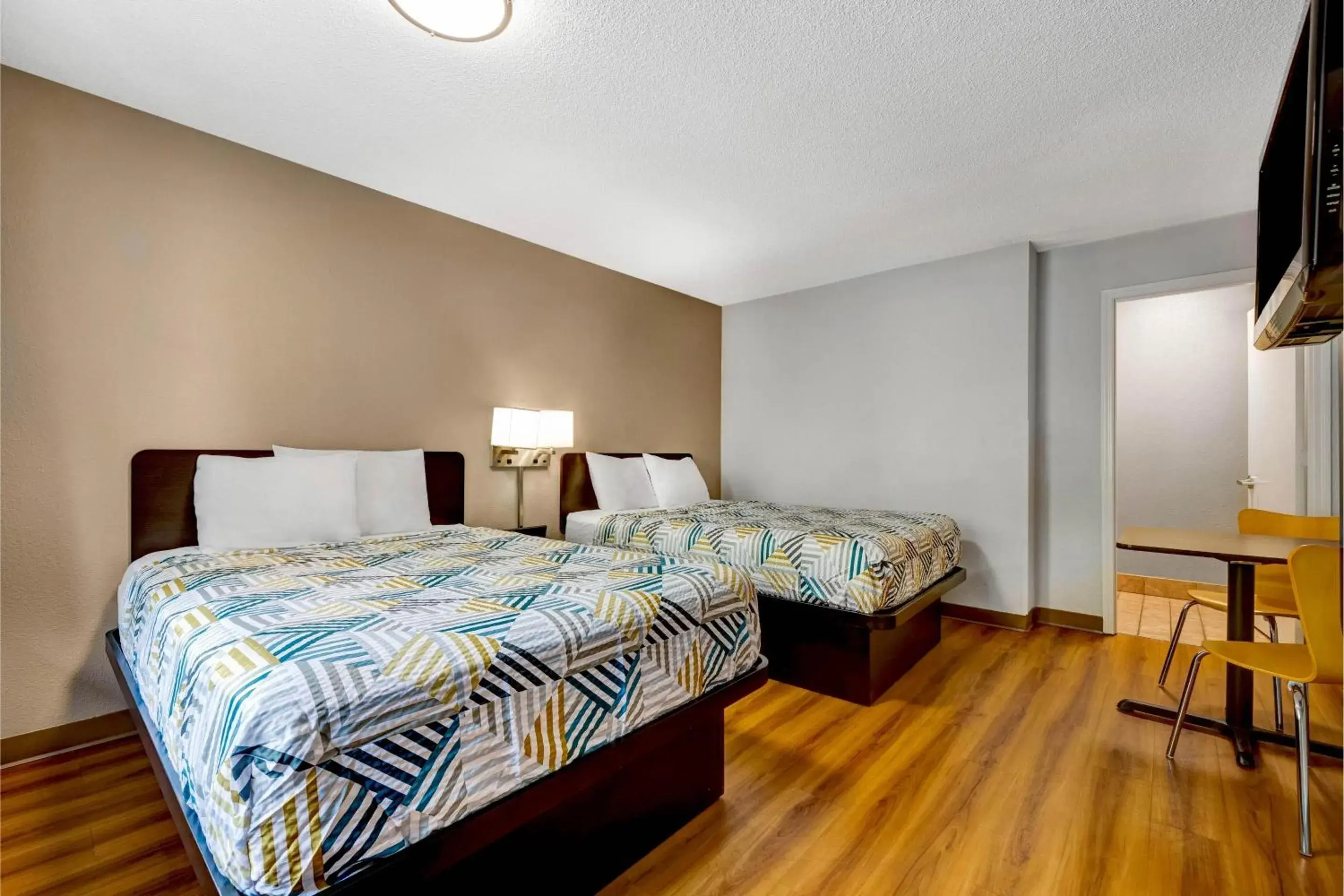 Deluxe Quadruple Room - single occupancy in Motel 6 - Motel 6 Portland, OR - Downtown Deluxe Quadruple Room - single occupancy in Motel 6 - Motel 6 Portland, OR - Downtown