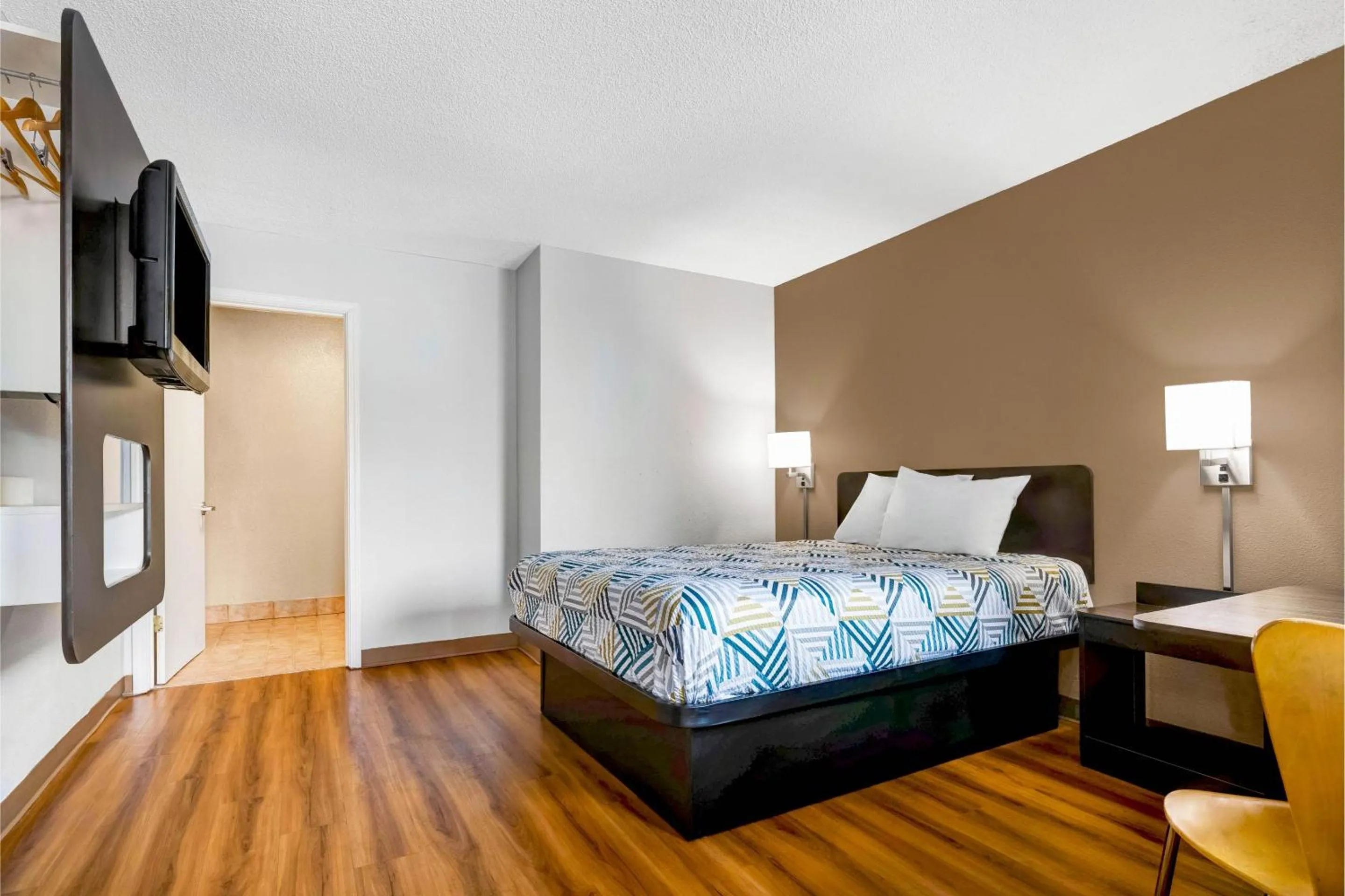 Bed in Motel 6 - Motel 6 Portland, OR - Downtown