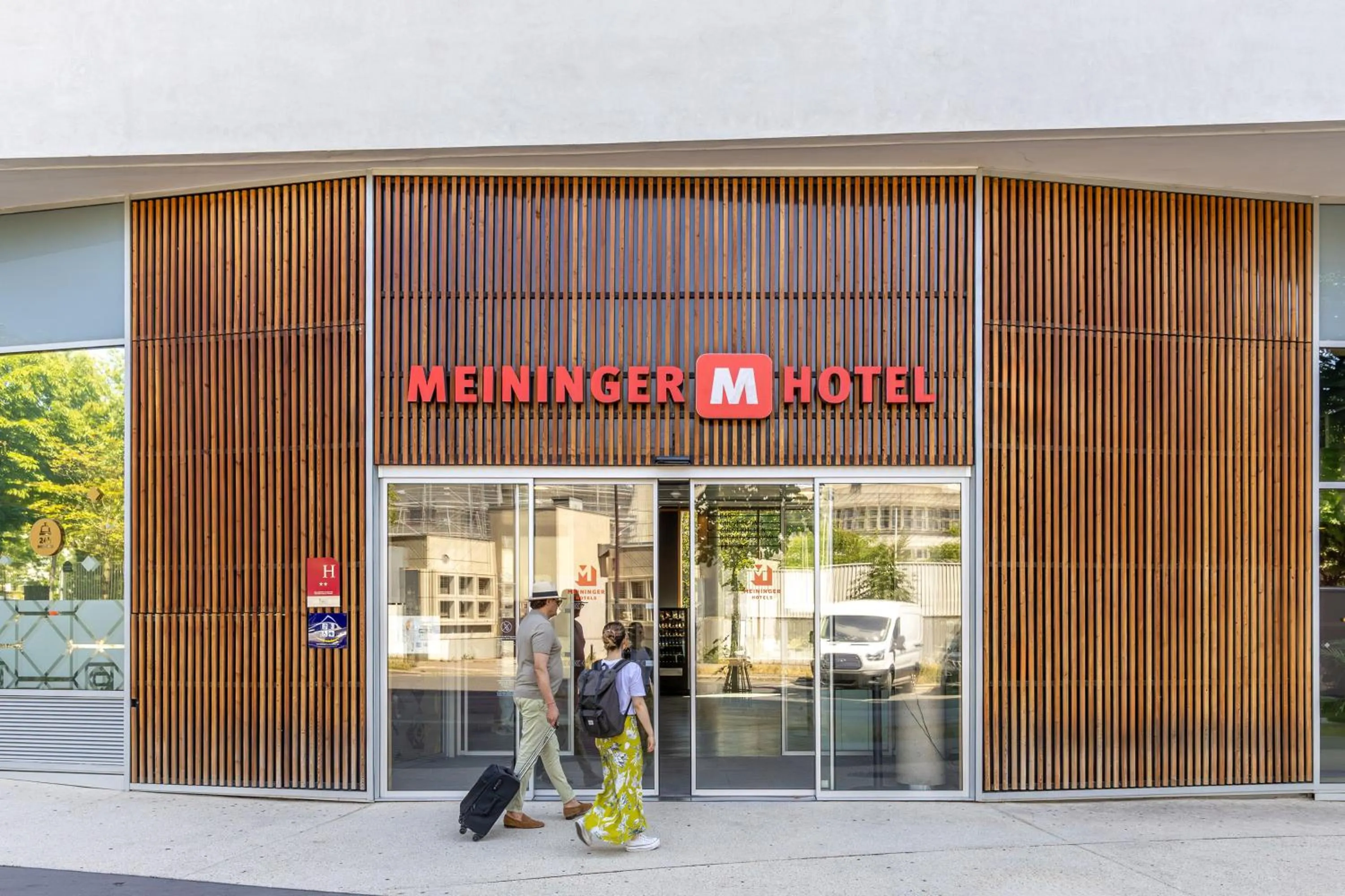Facade/entrance in MEININGER Hotel Paris Porte de Vincennes