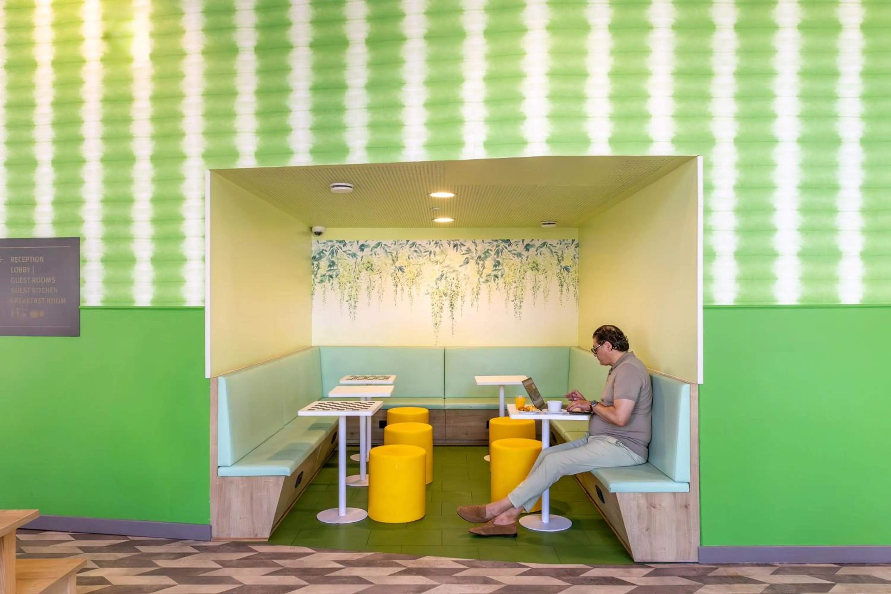 Breakfast in MEININGER Hotel Paris Porte de Vincennes