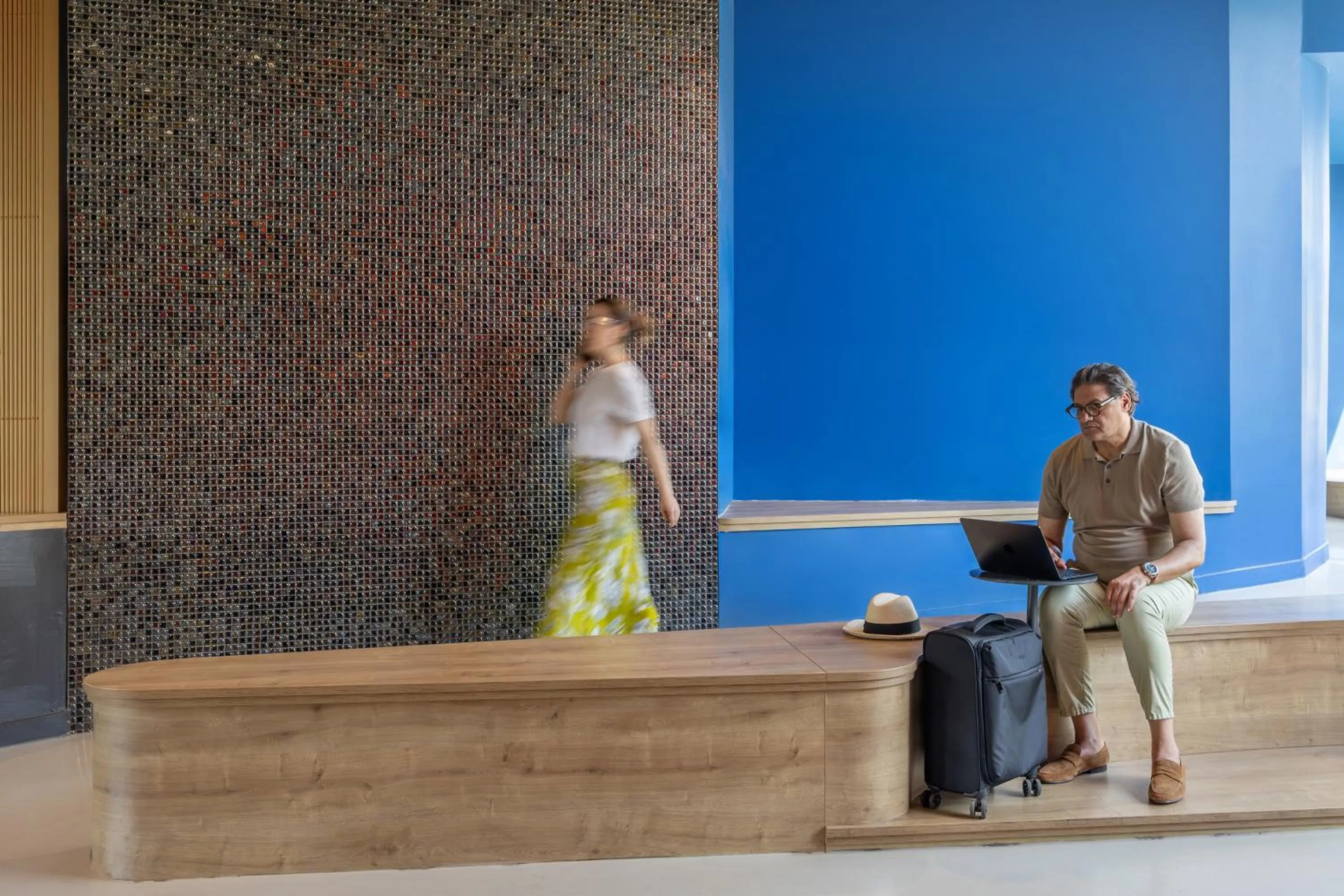 Lobby or reception in MEININGER Hotel Paris Porte de Vincennes