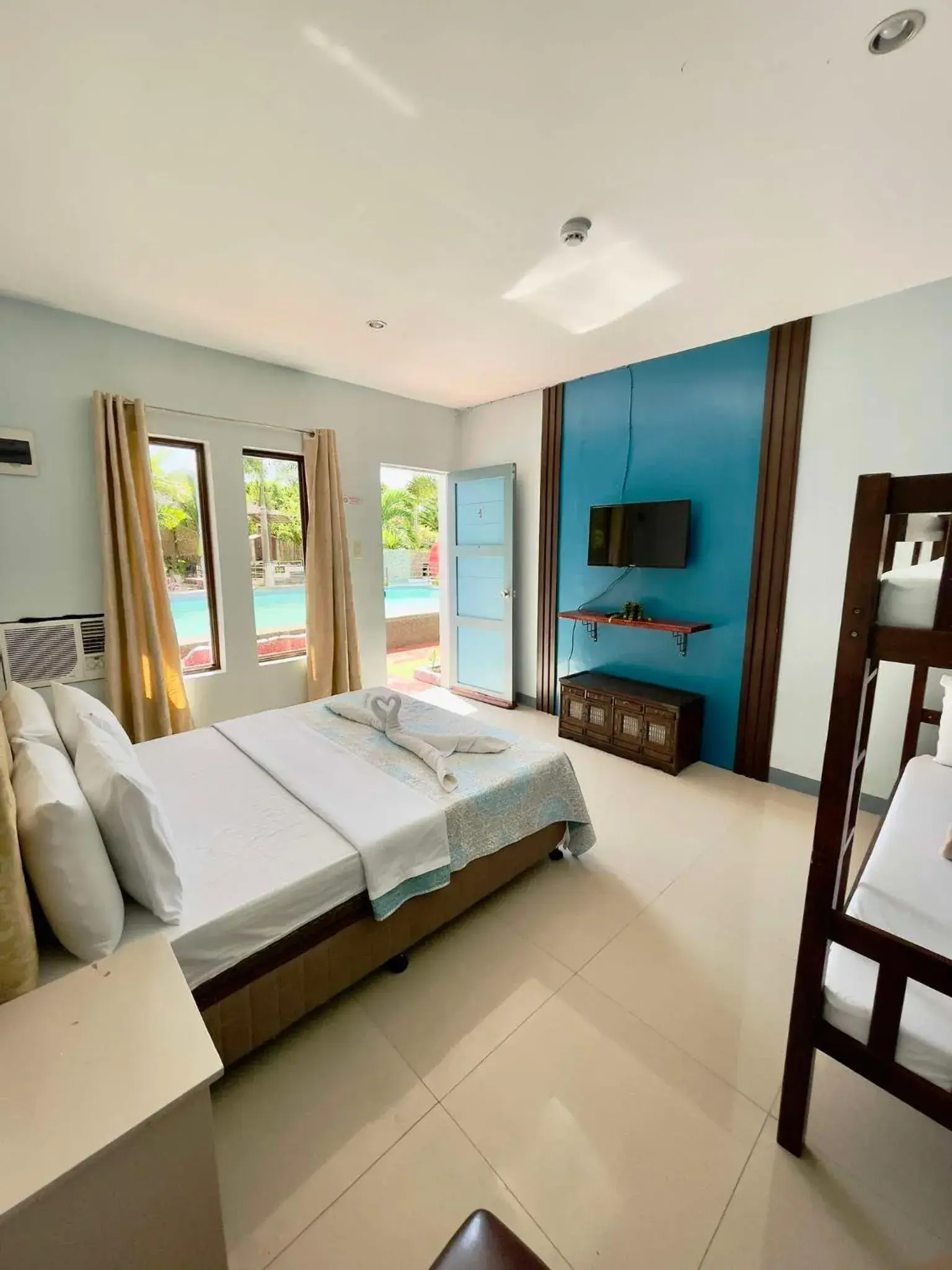 Standard Quadruple Room in Little Rock Cebu Standard Quadruple Room in Little Rock Cebu